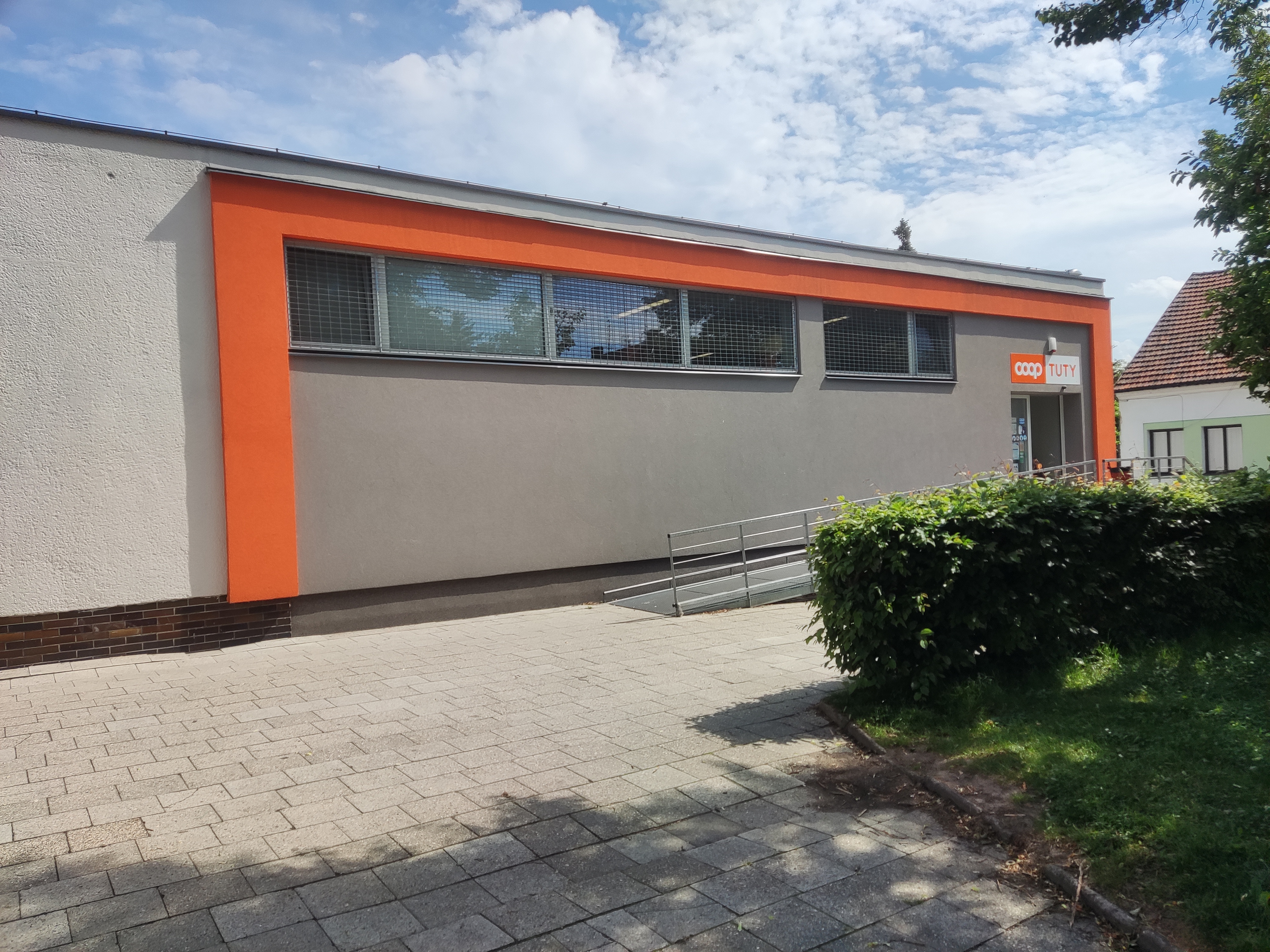 COOP Dvůr Králové n. L., družstvo foto 1
