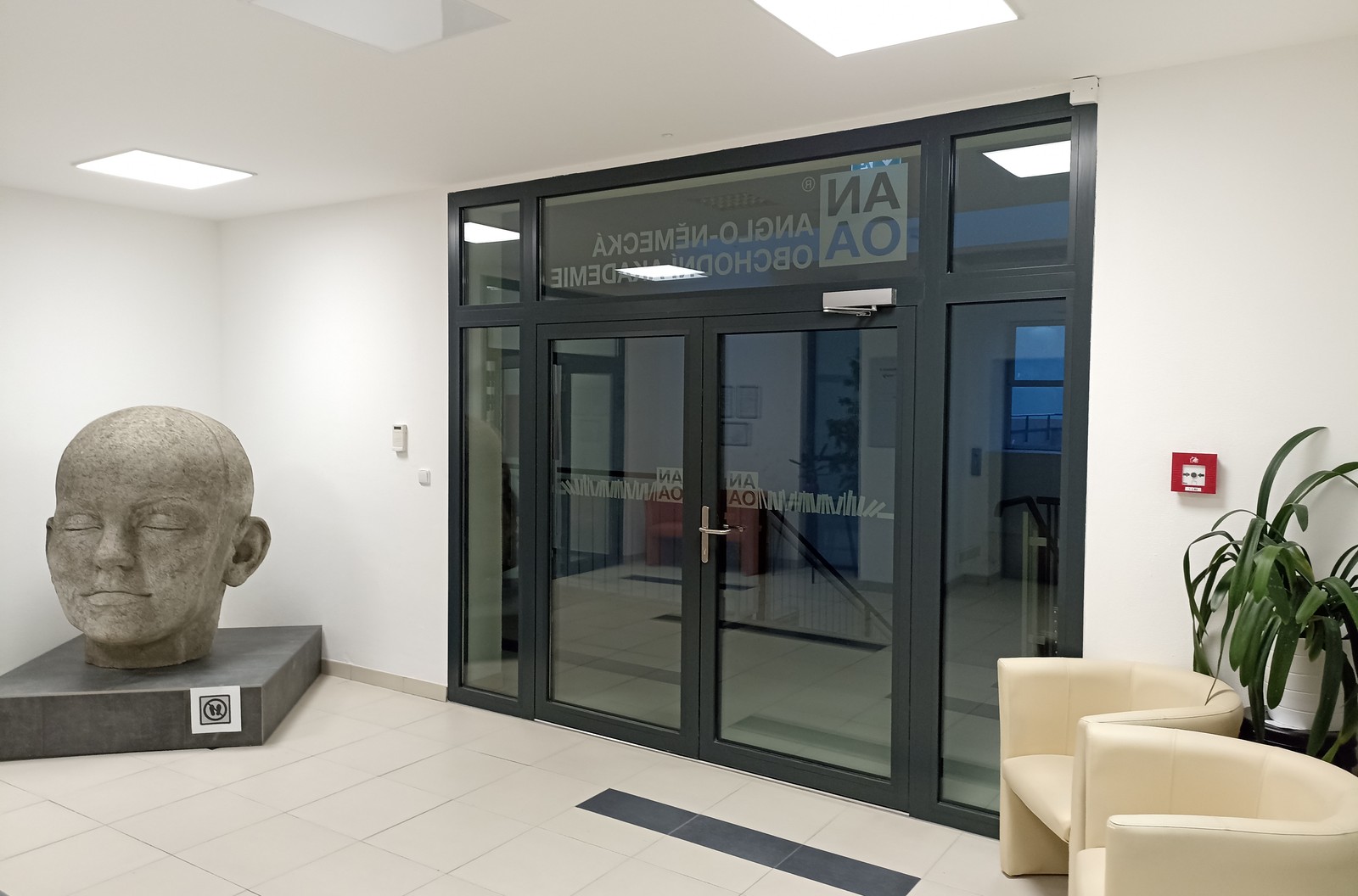 Anglo - německá obchodní akademie foto 2