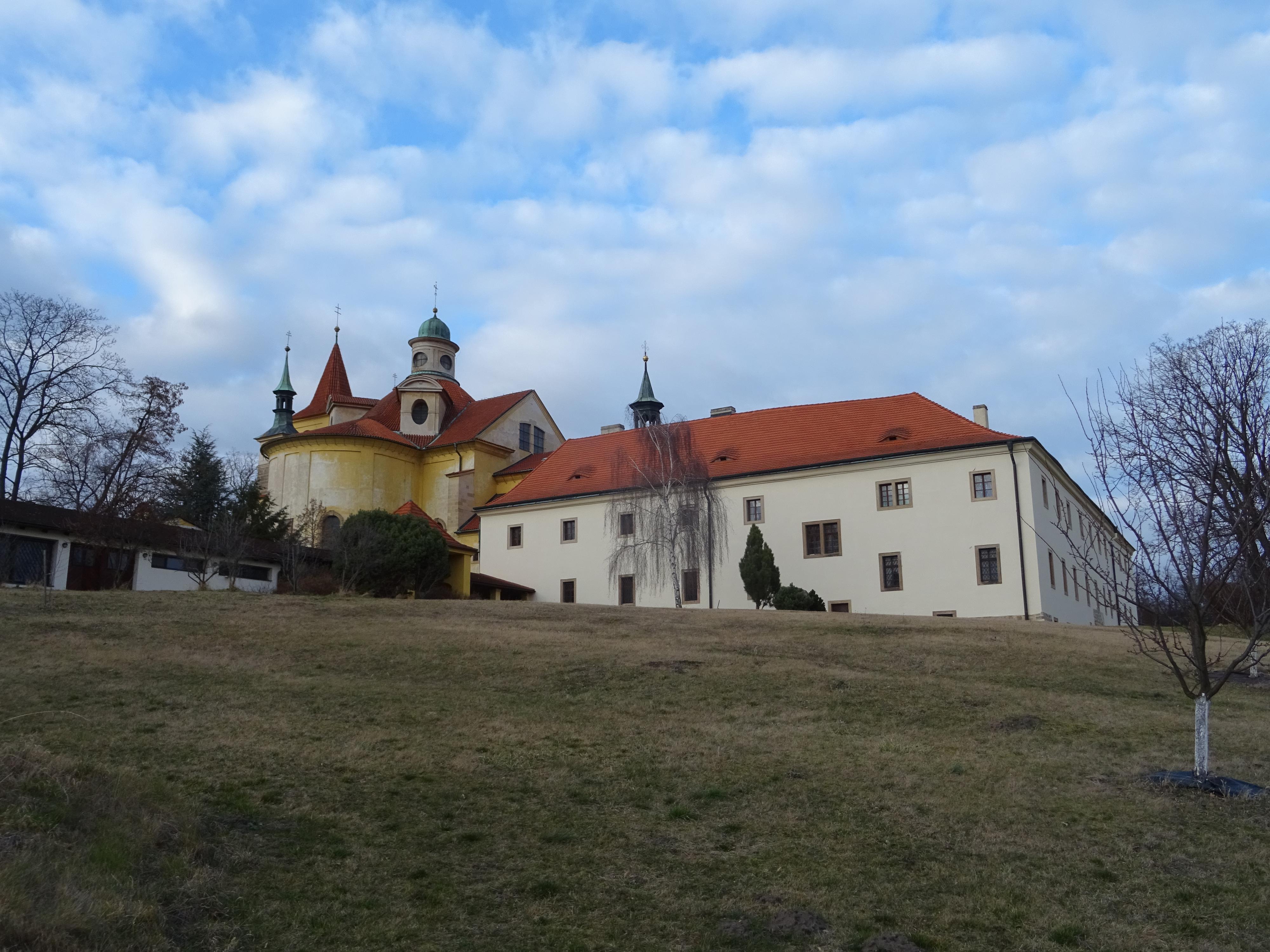 Klášter Nejsvětější Trojice Řádu bosých karmelitánů foto 5