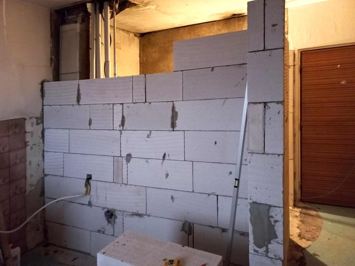 HMREKO.cz - Rekonstrukce bytů, hodinový manžel foto 2