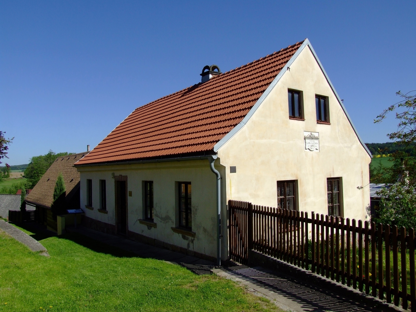 Památník Karla Jaromíra Erbena foto 1