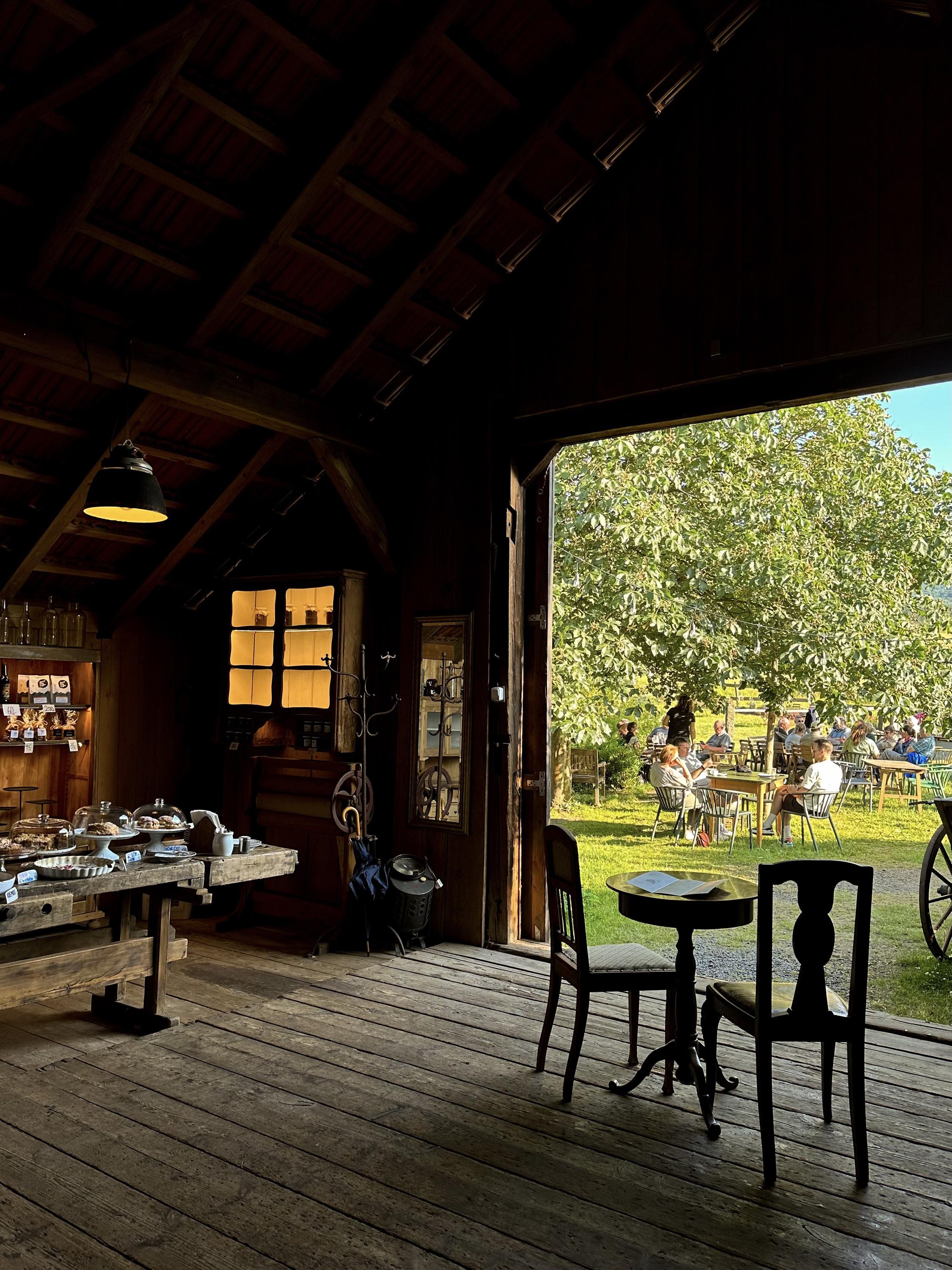 Café Tyjátr - kavárna ve stodole foto 3