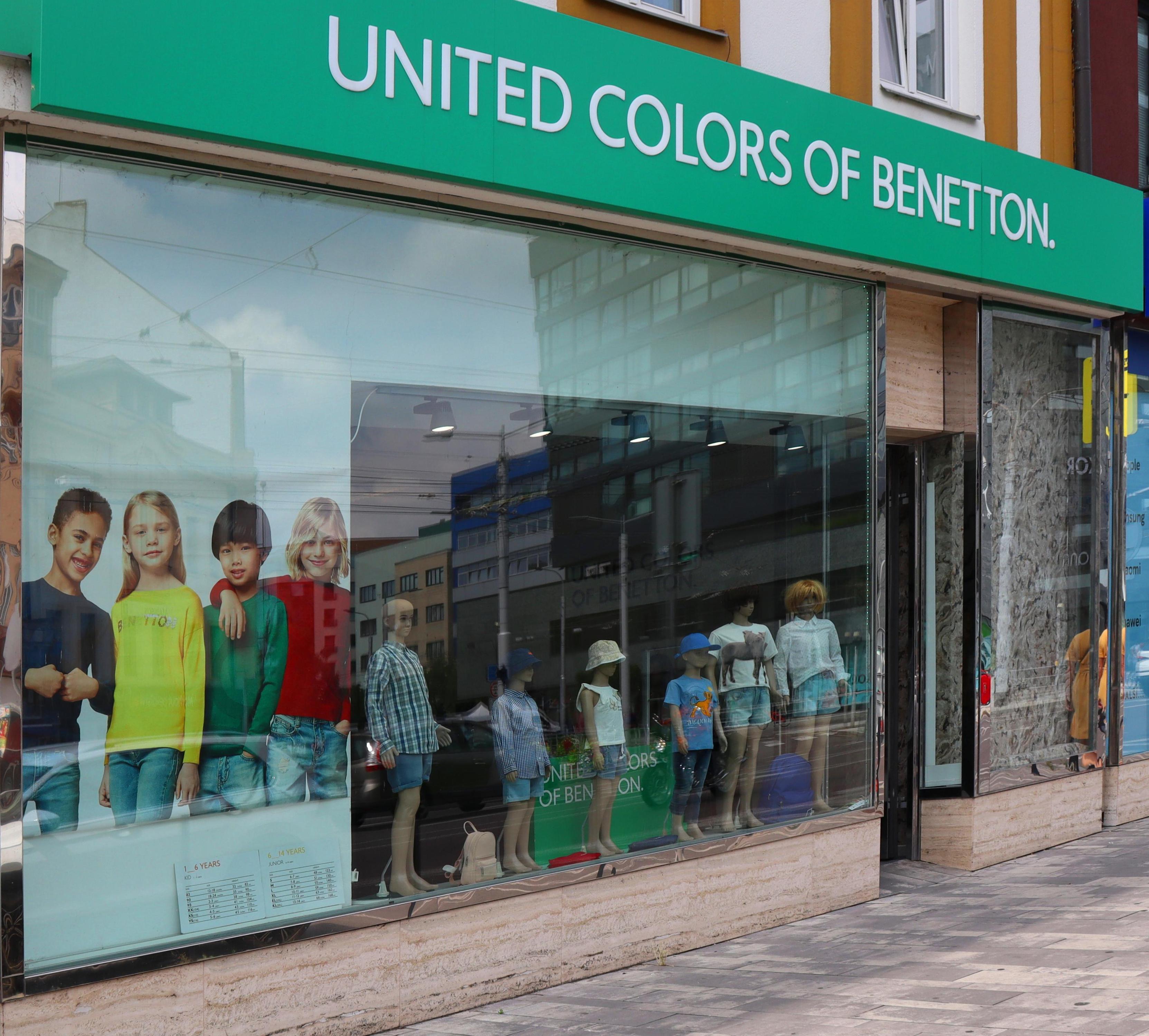 UNITED COLORS OF BENETTON. foto 2