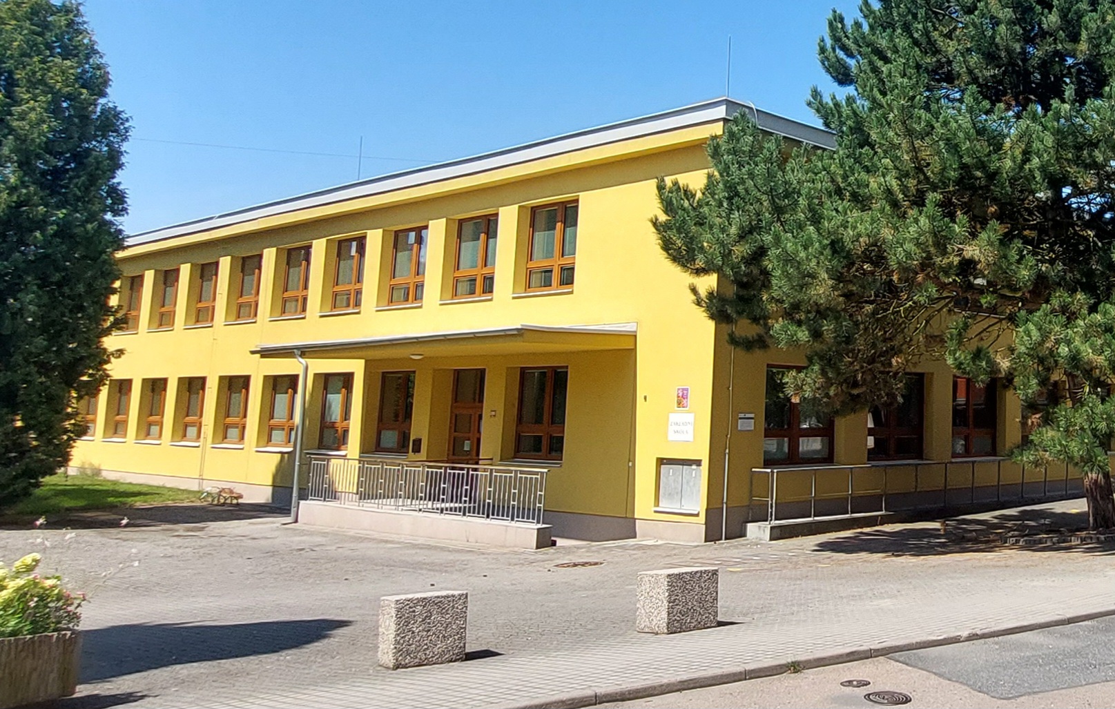 Základní škola a mateřská škola Sázava foto 3