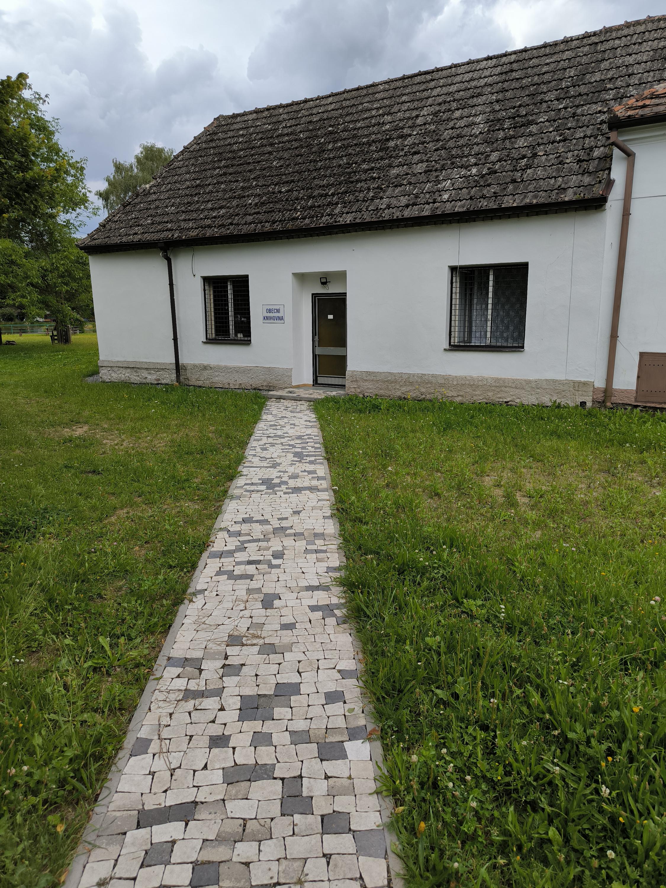 Knihovna Údraž foto 2