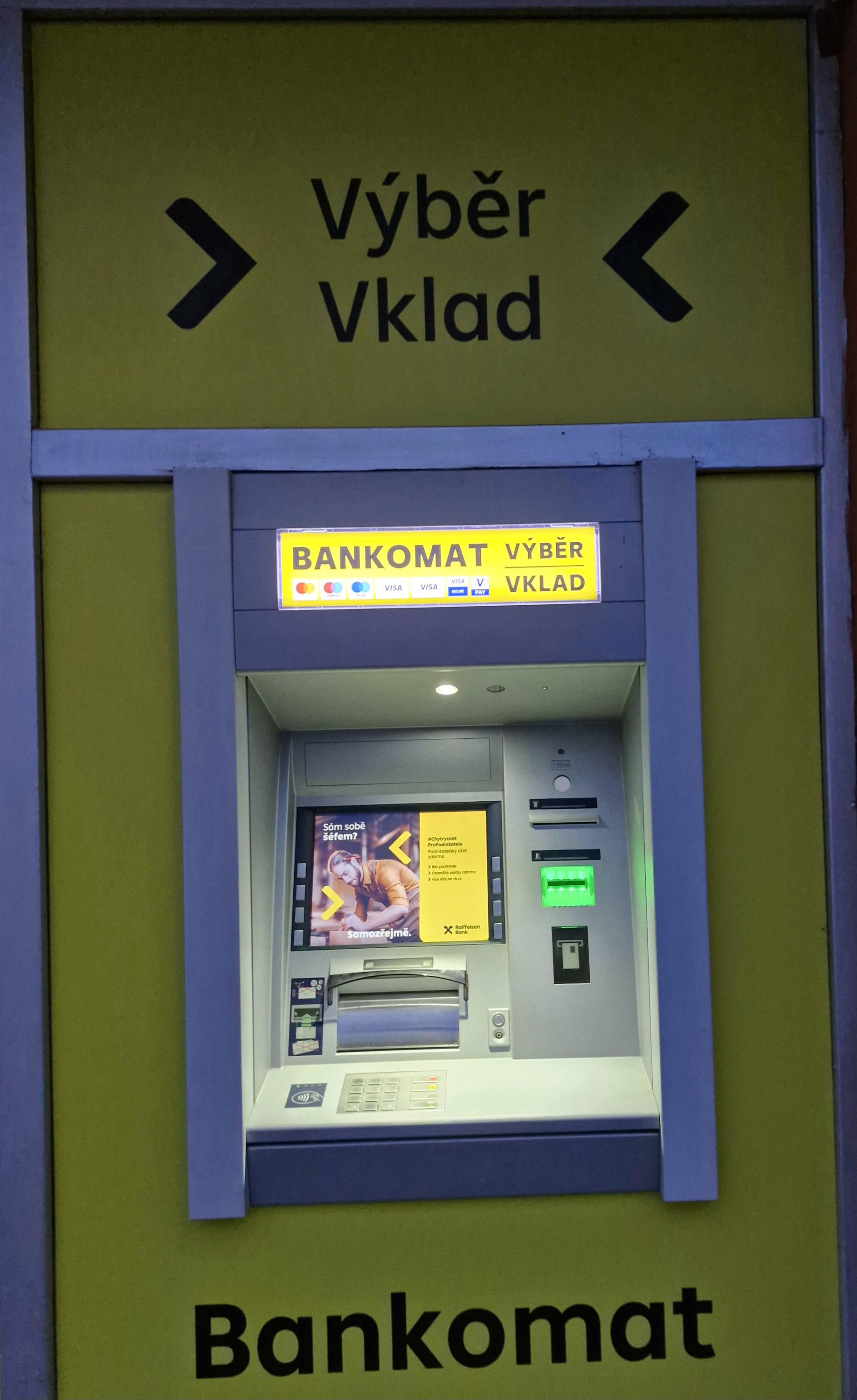 Raiffeisenbank - bankomat foto 2