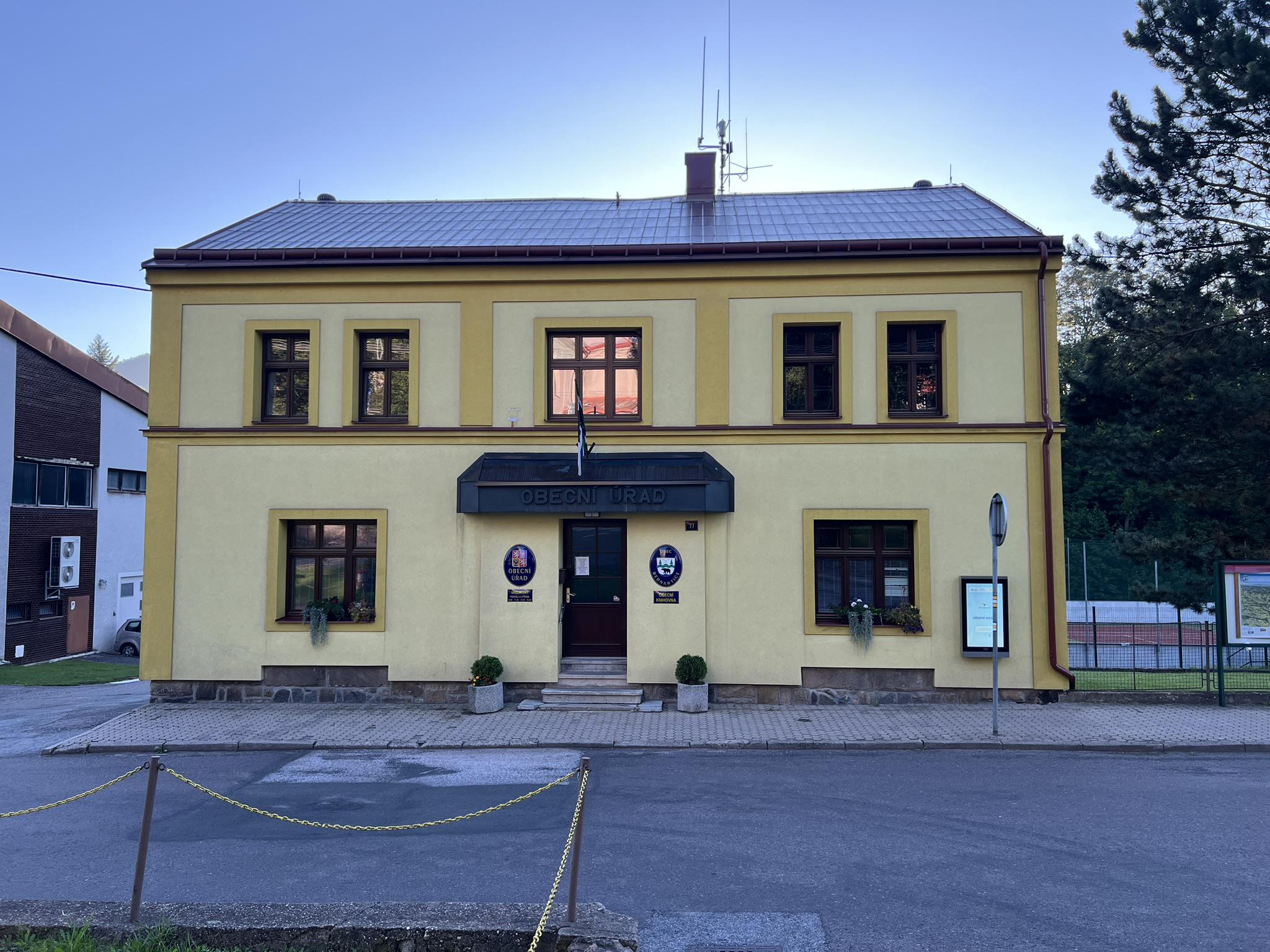 Bernartice - obecní úřad foto 4