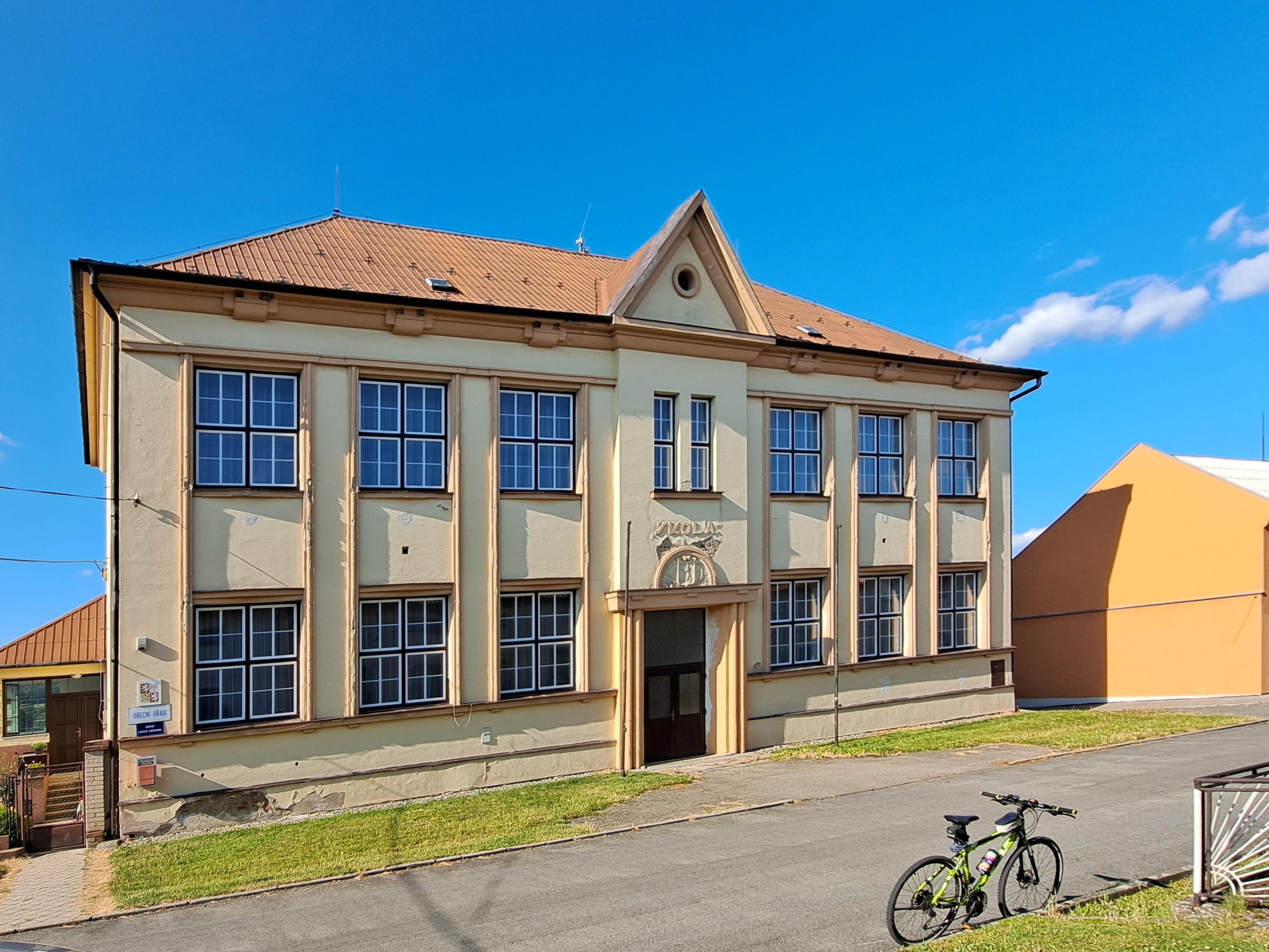 Uhřice - obecní úřad foto 2