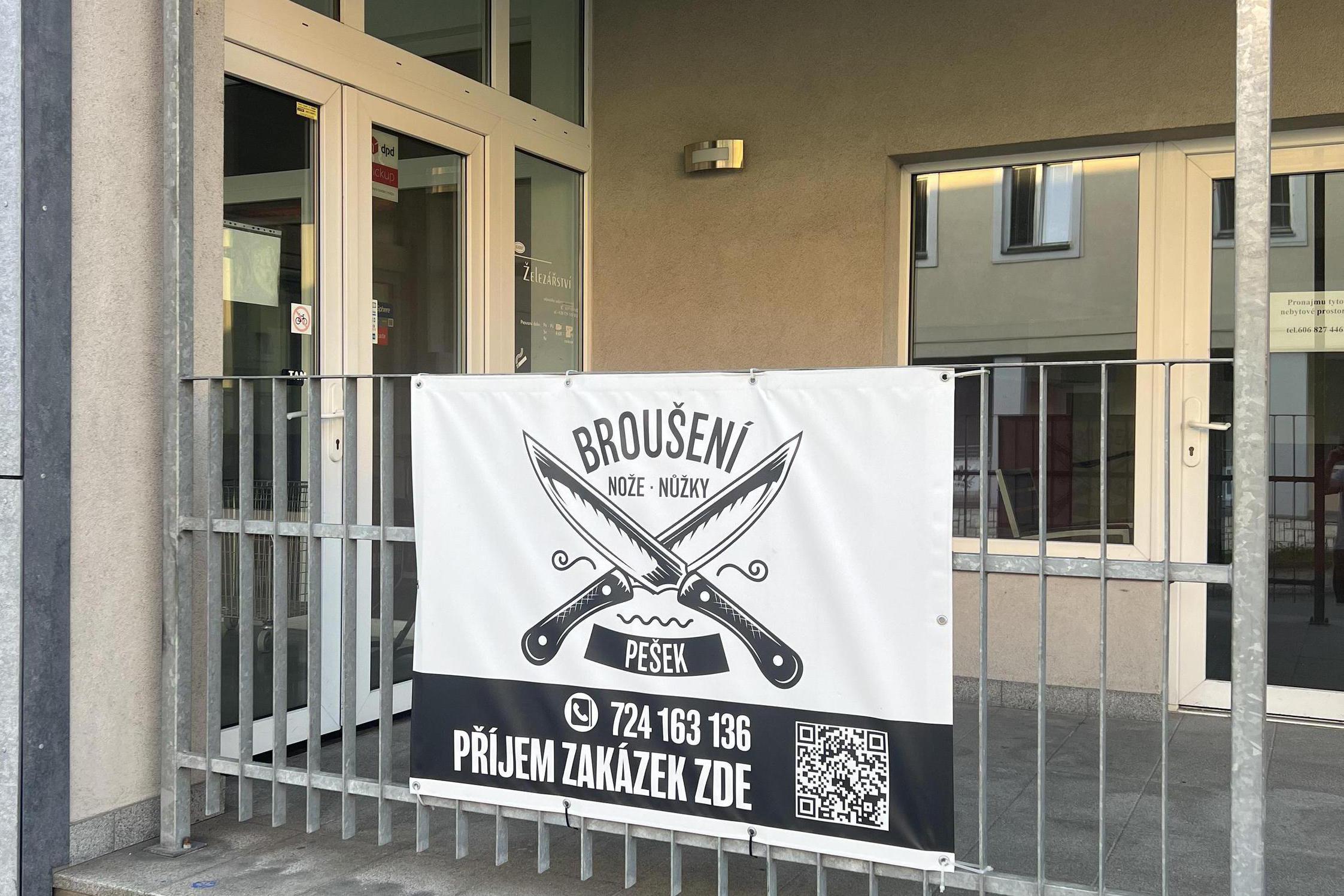 BROUŠENÍ NOŽŮ A NŮŽEK PEŠEK