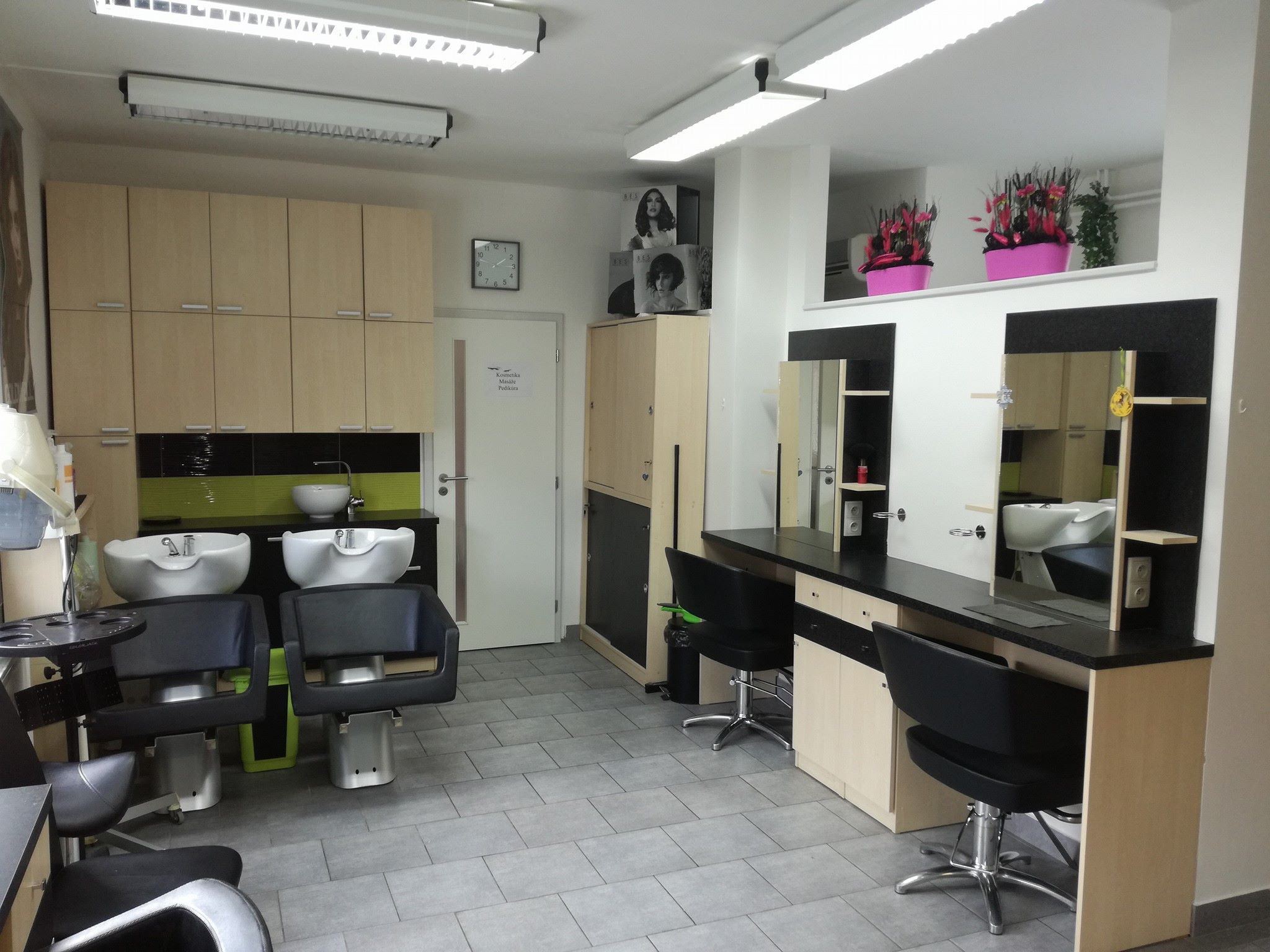 Kadeřnický a pedikérský salón Isis foto 2
