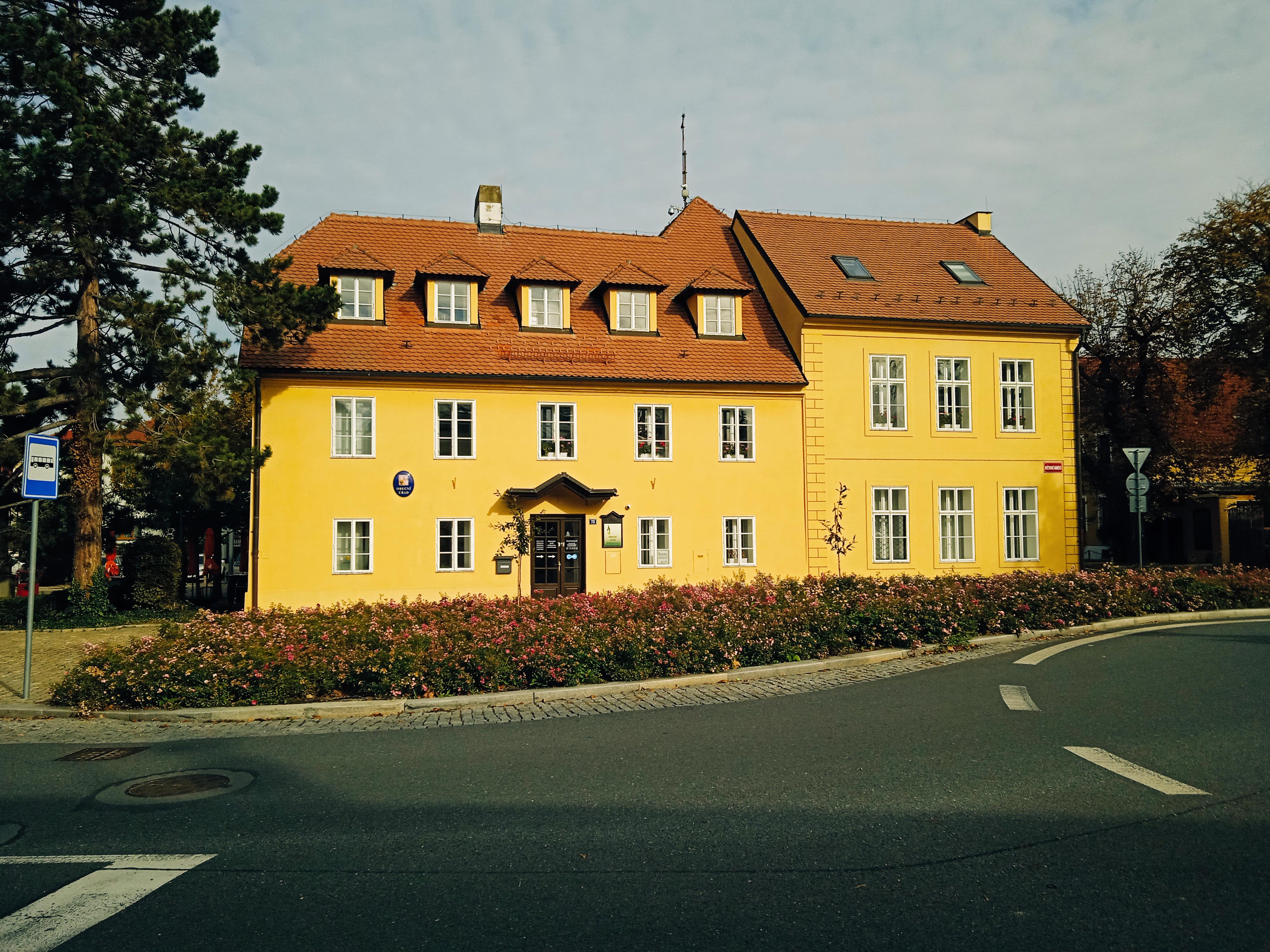 Průhonice - obecní úřad foto 2