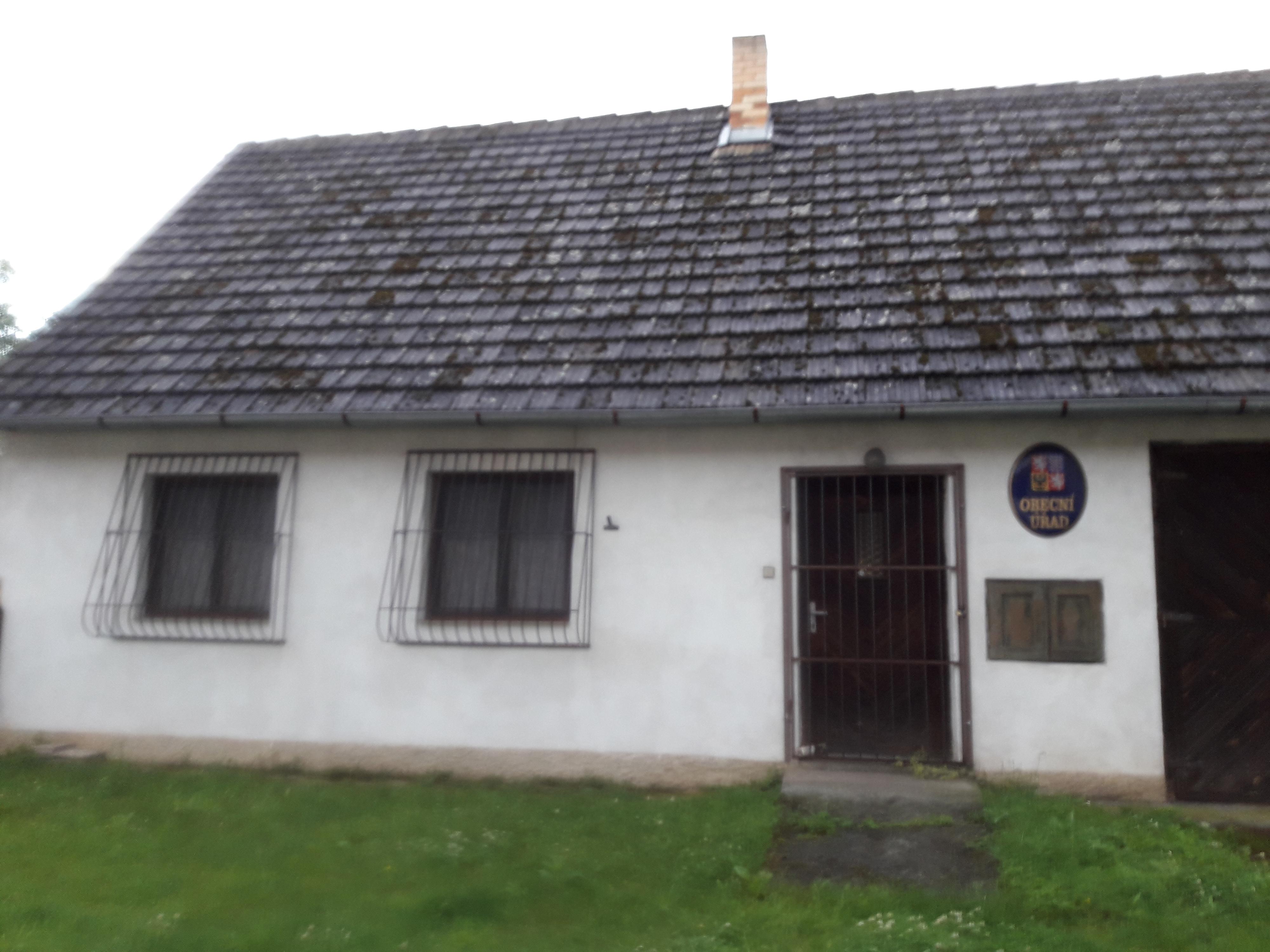 Hradiště - obecní úřad foto 1