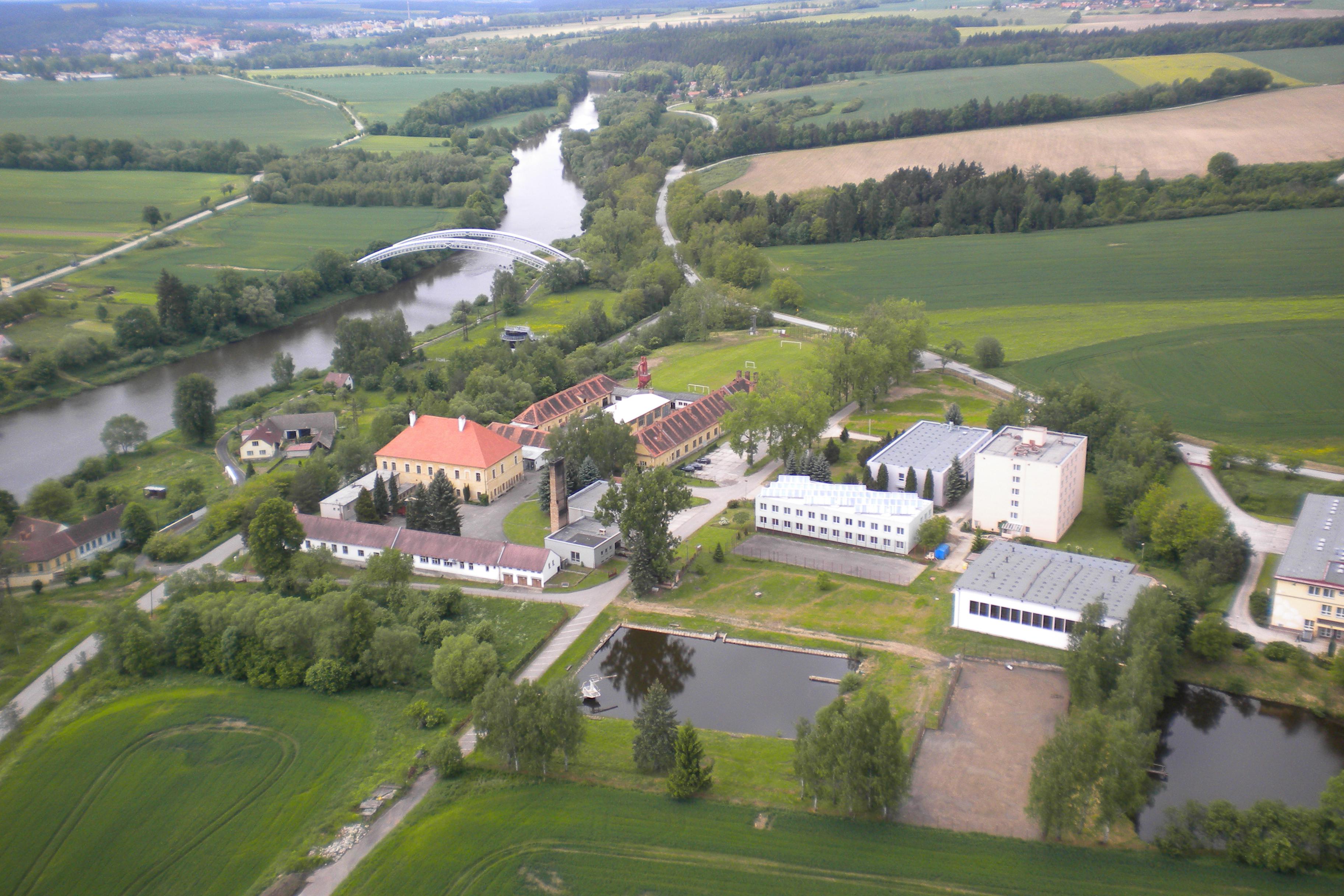 SOŠ a SOU, Hněvkovice 865