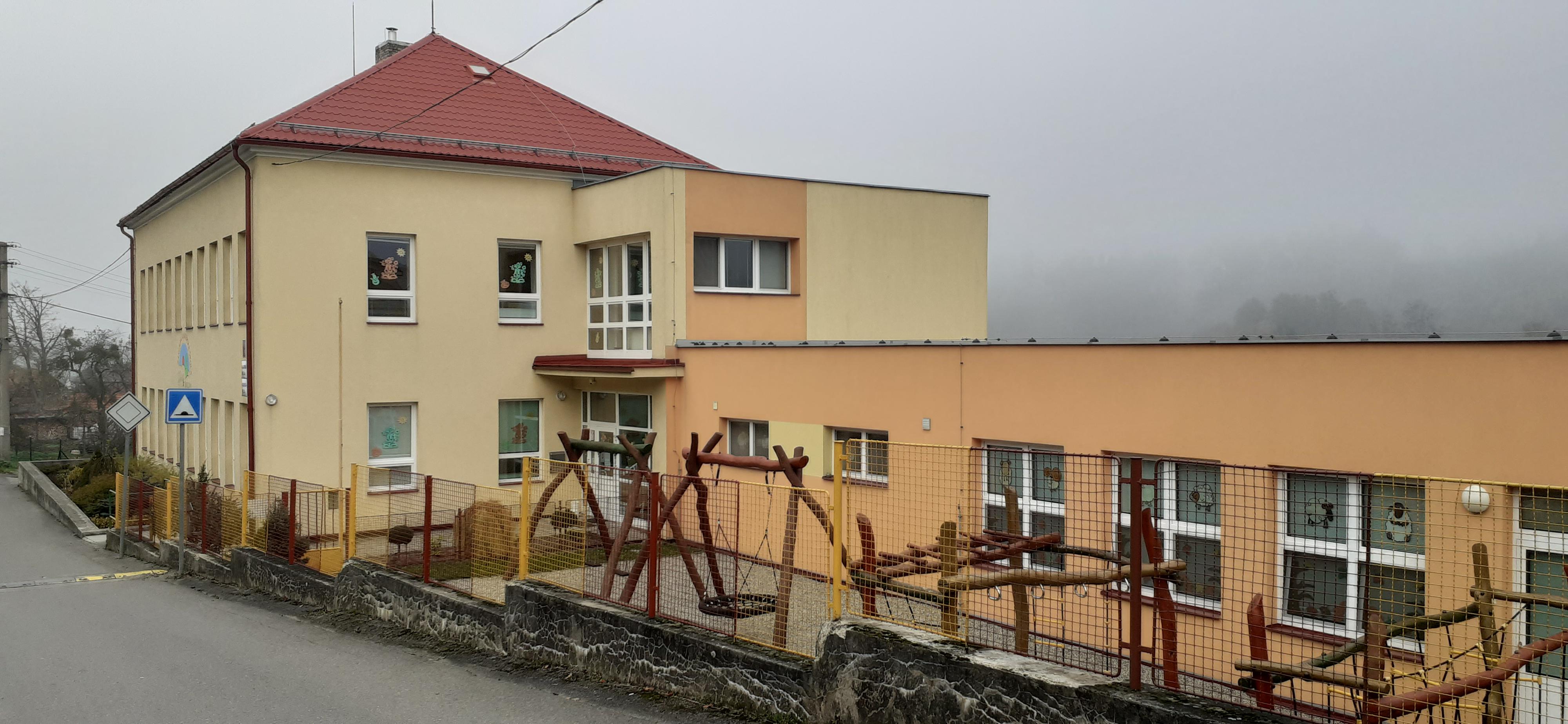 ZŠ a MŠ Jarcová, okres Vsetín foto 1
