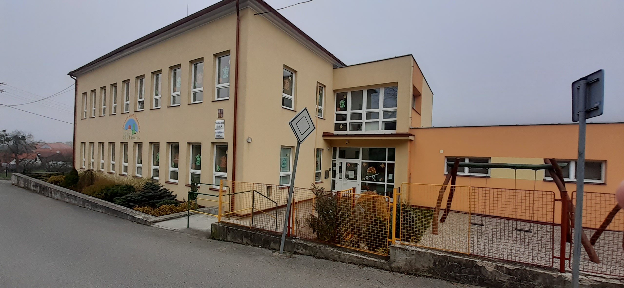 ZŠ a MŠ Jarcová, okres Vsetín foto 2