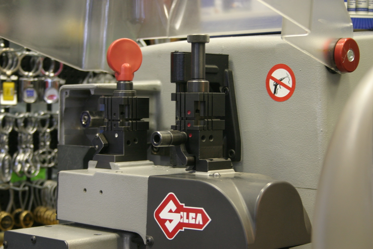 KLÍČOVÉ A TREZOROVÉ CENTRUM HAUSNER A PLNÝ foto 3