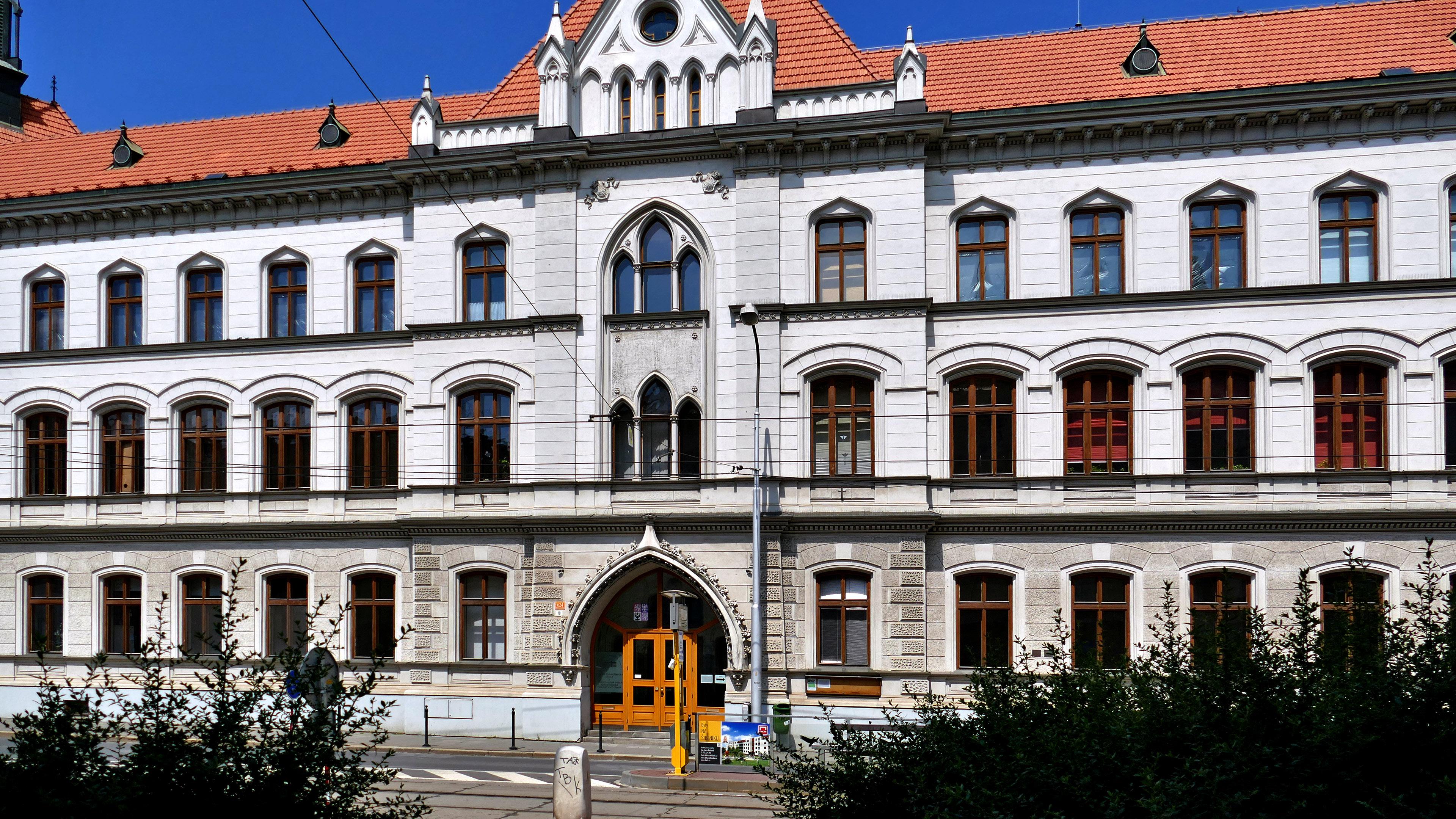 Střední zdravotnická škola a Vyšší odborná škola zdravotnická Emanuela Pöttinga a Jazyková škola s právem státní jazykové zkoušky Olomouc