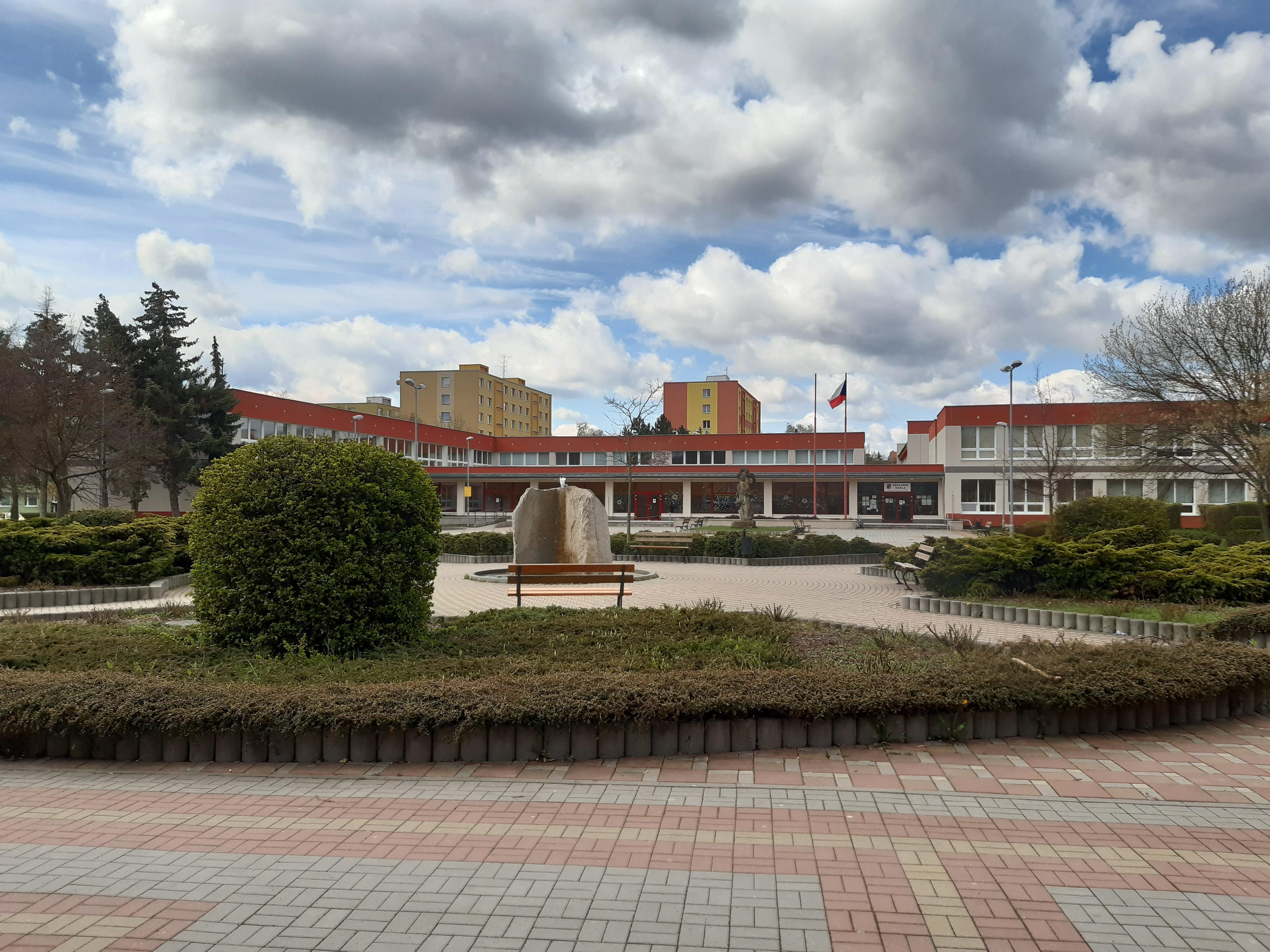 ZŠ Chomutov, Akademika Heyrovského foto 2