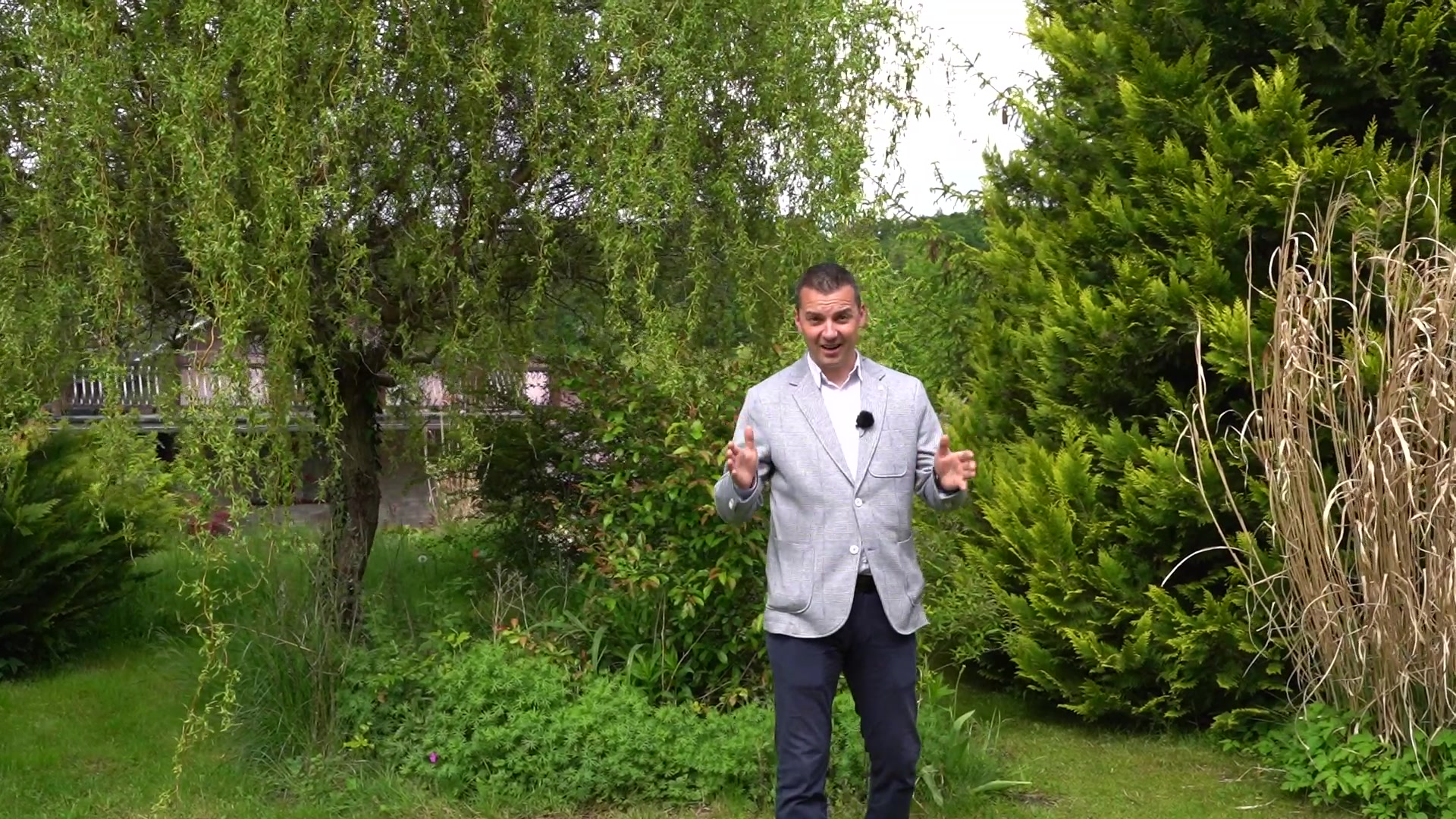 Petr Revenda - realitní makléř foto 2 (náhled videa)