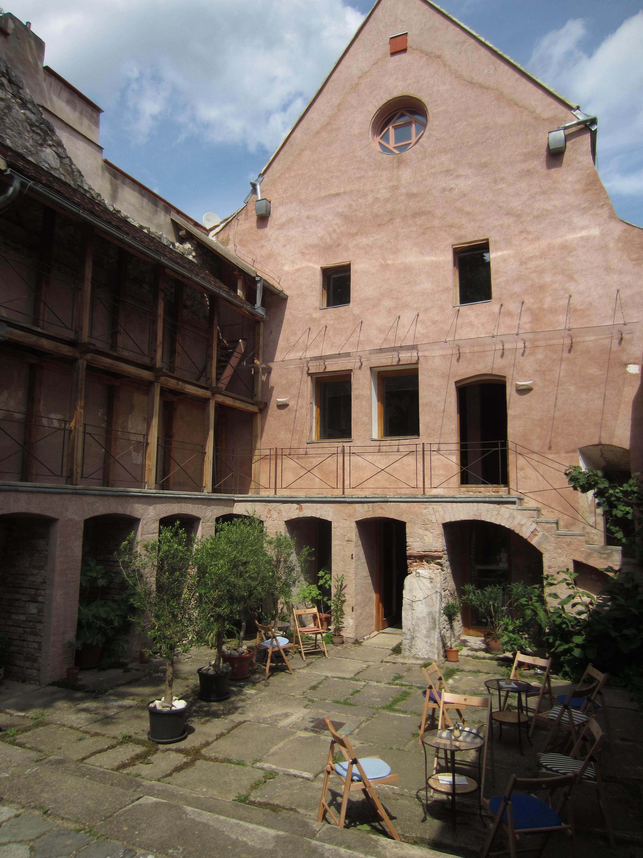 Kavárna a galerie Konvent foto 2