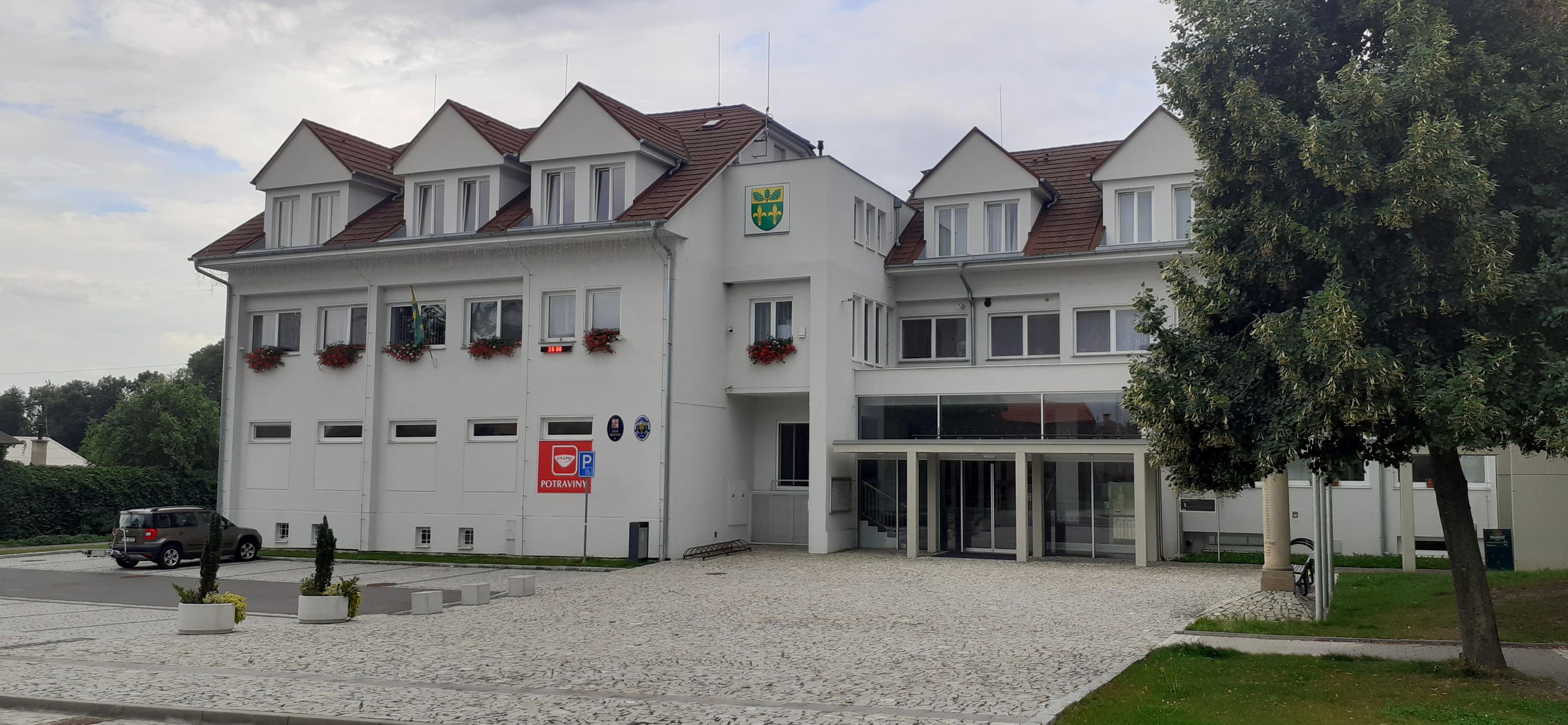 Dub nad Moravou - úřad městyse foto 2