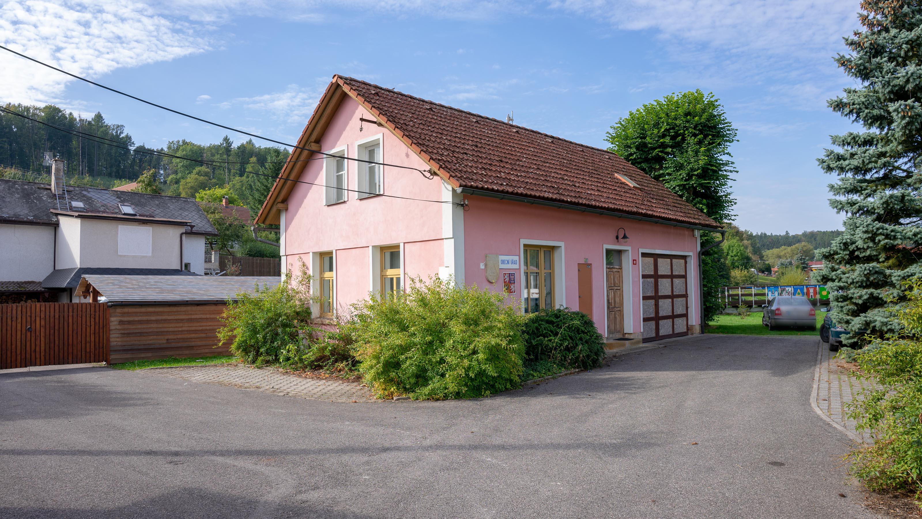 Šárovcova Lhota - obecní úřad foto 3