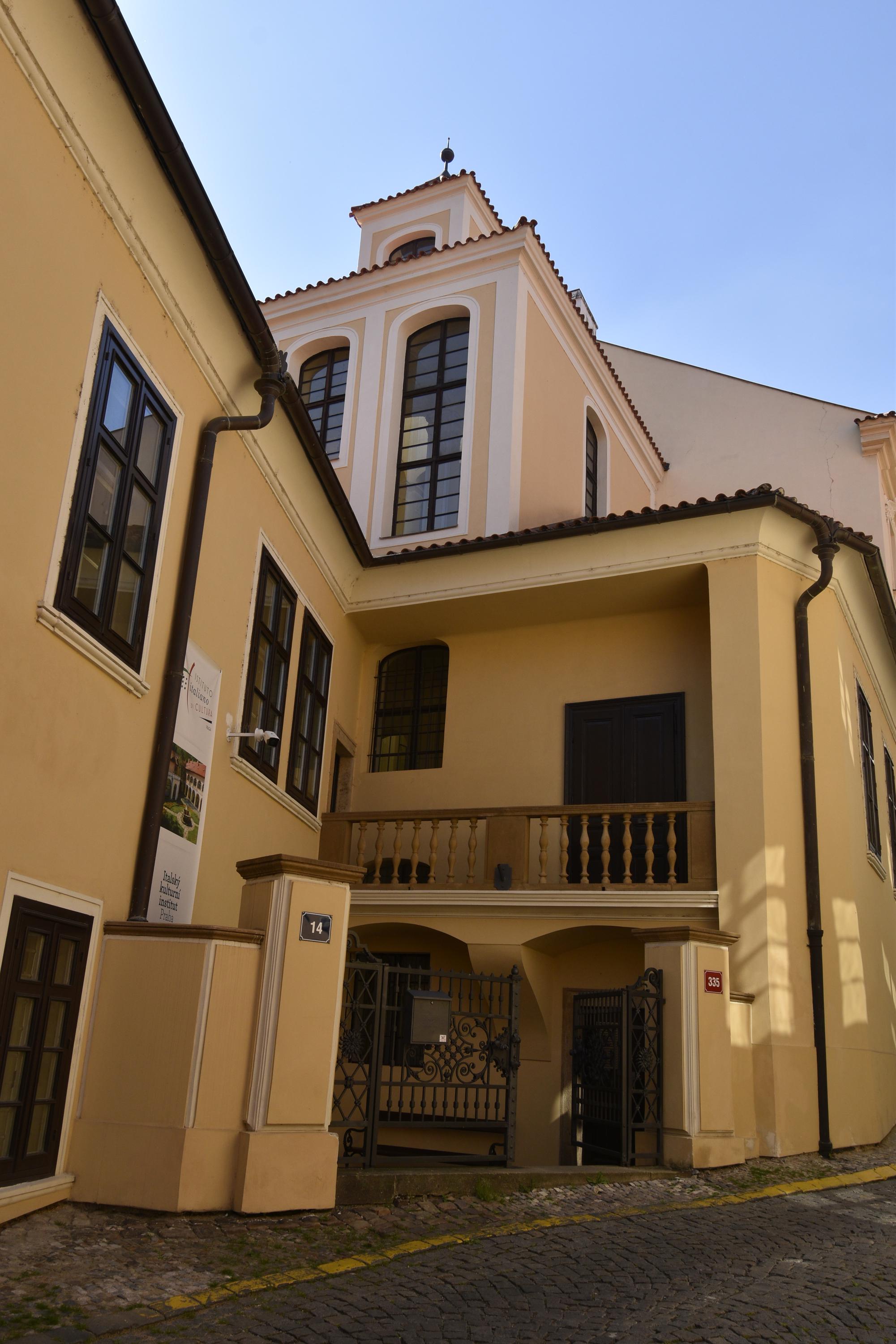 Istituto Italiano di Cultura di Praga - knihovna foto 2