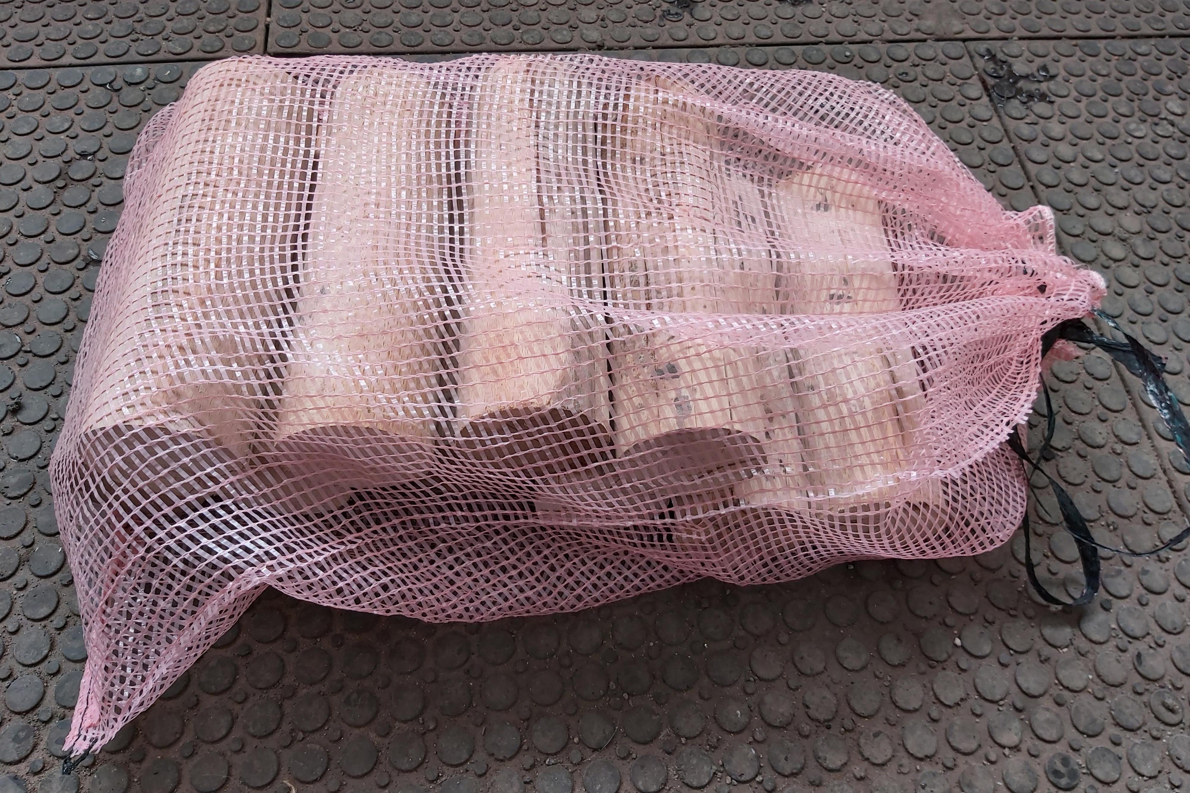 Bukové dřevo na uzení, do krbu, kamen. Rozměr 25cm