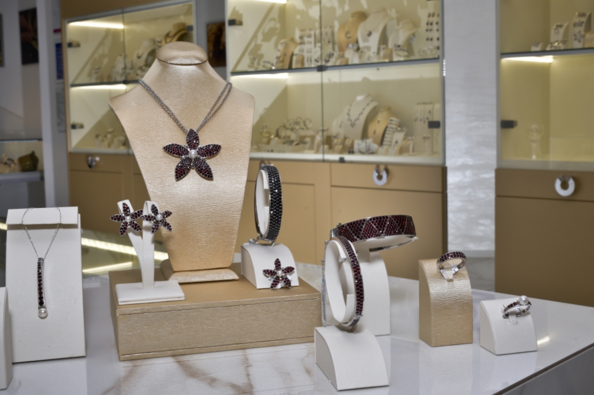 Granát – podniková prodejna foto 4