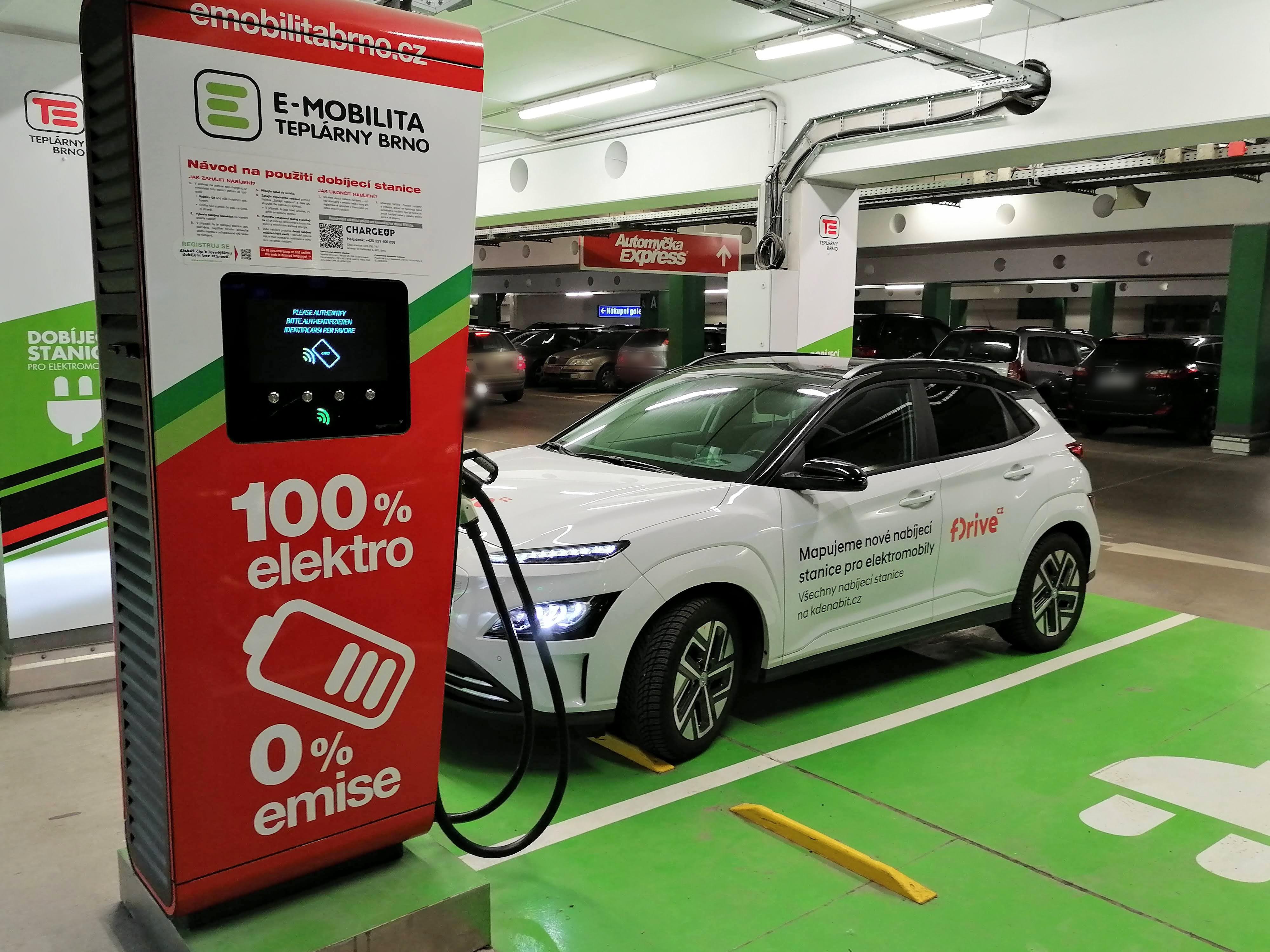 Veřejná rychlonabíjecí stanice foto 3