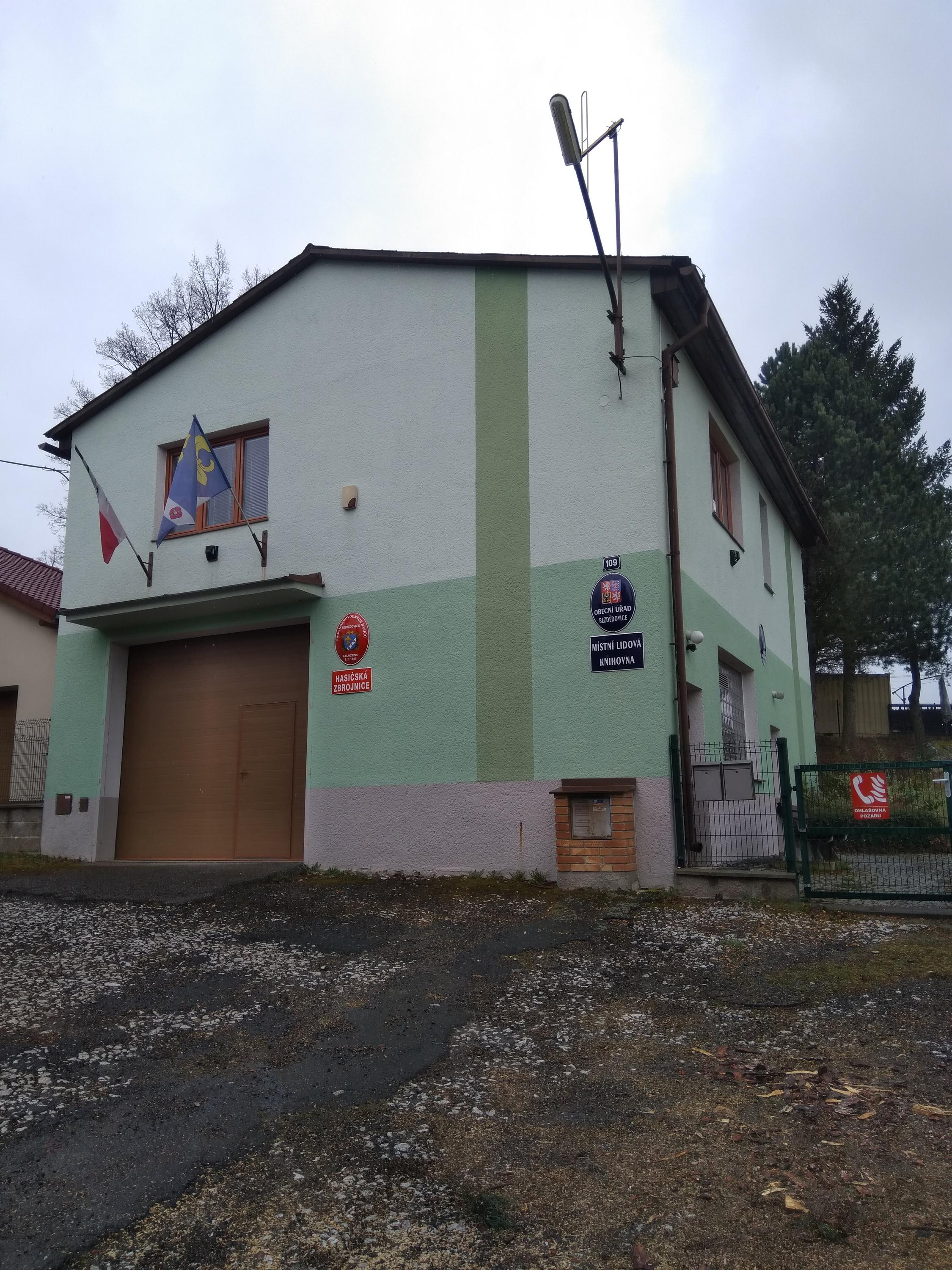 Bezdědovice - obecní úřad foto 1