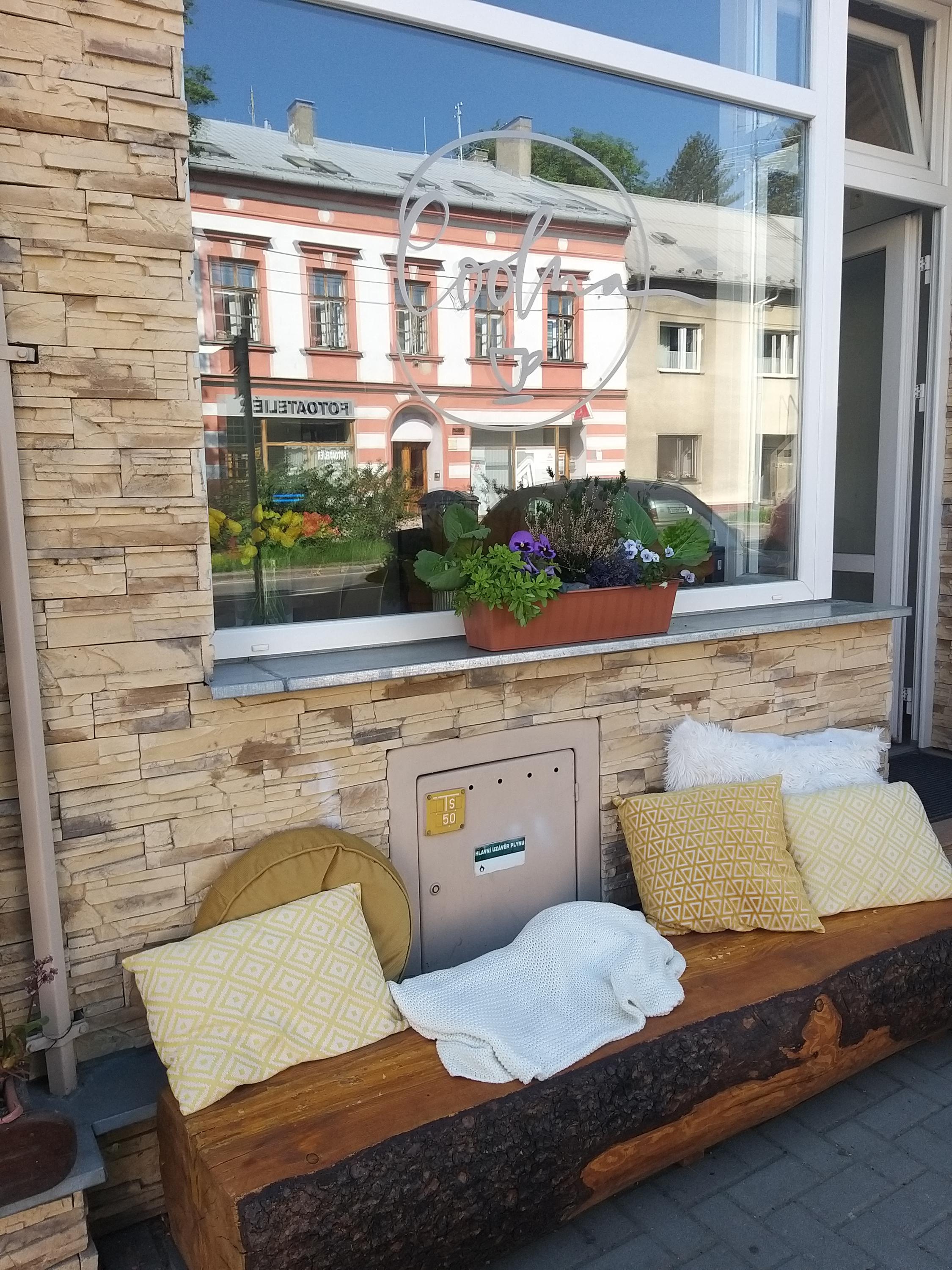 COOLNA | kavárna s čajovnou foto 5