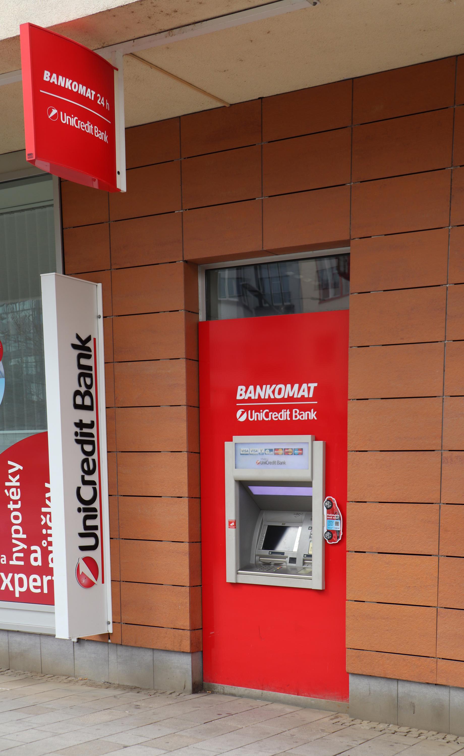Bankomat UniCredit Bank Czech Republic foto 2