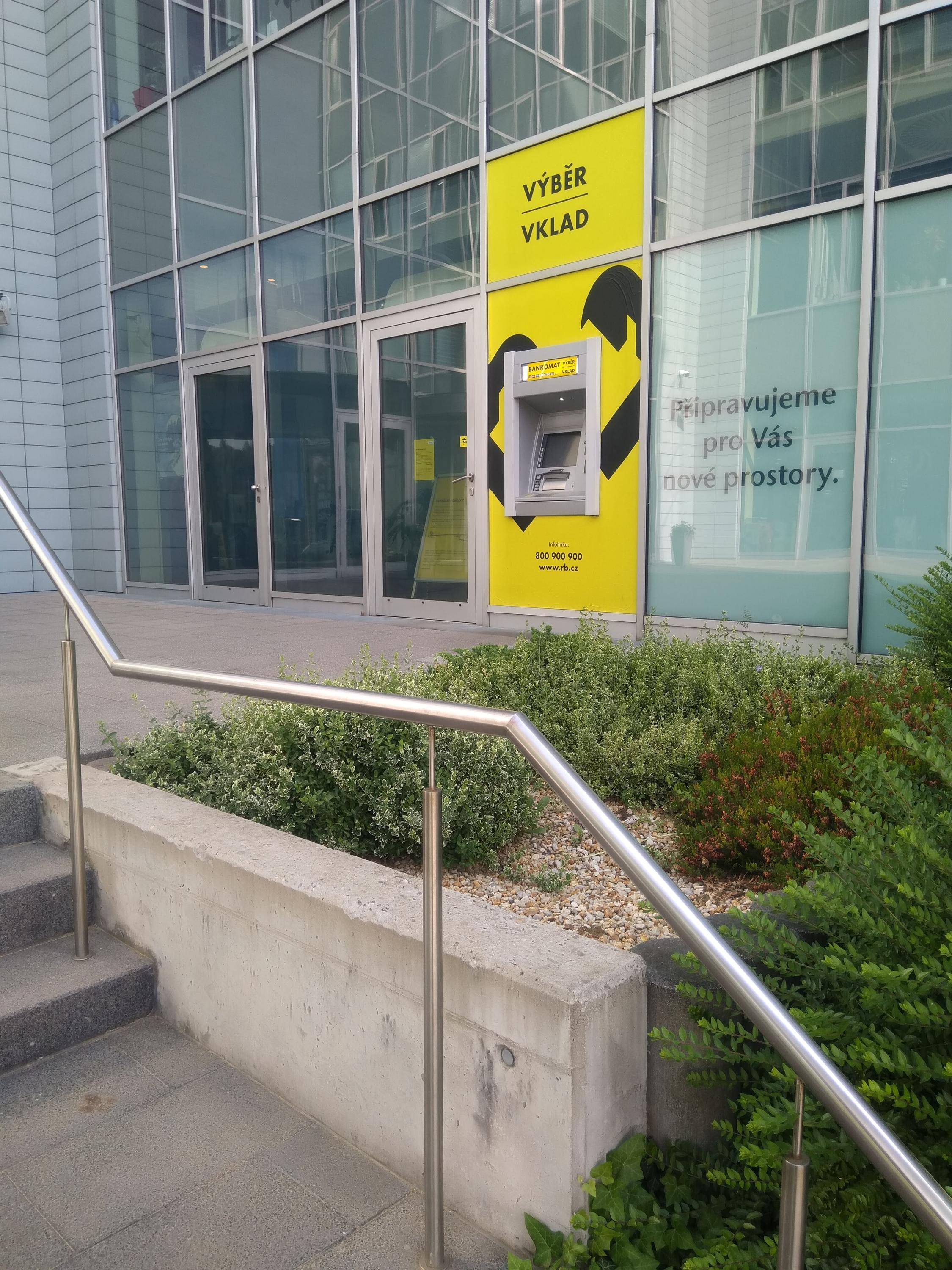 Raiffeisenbank - bankomat foto 2