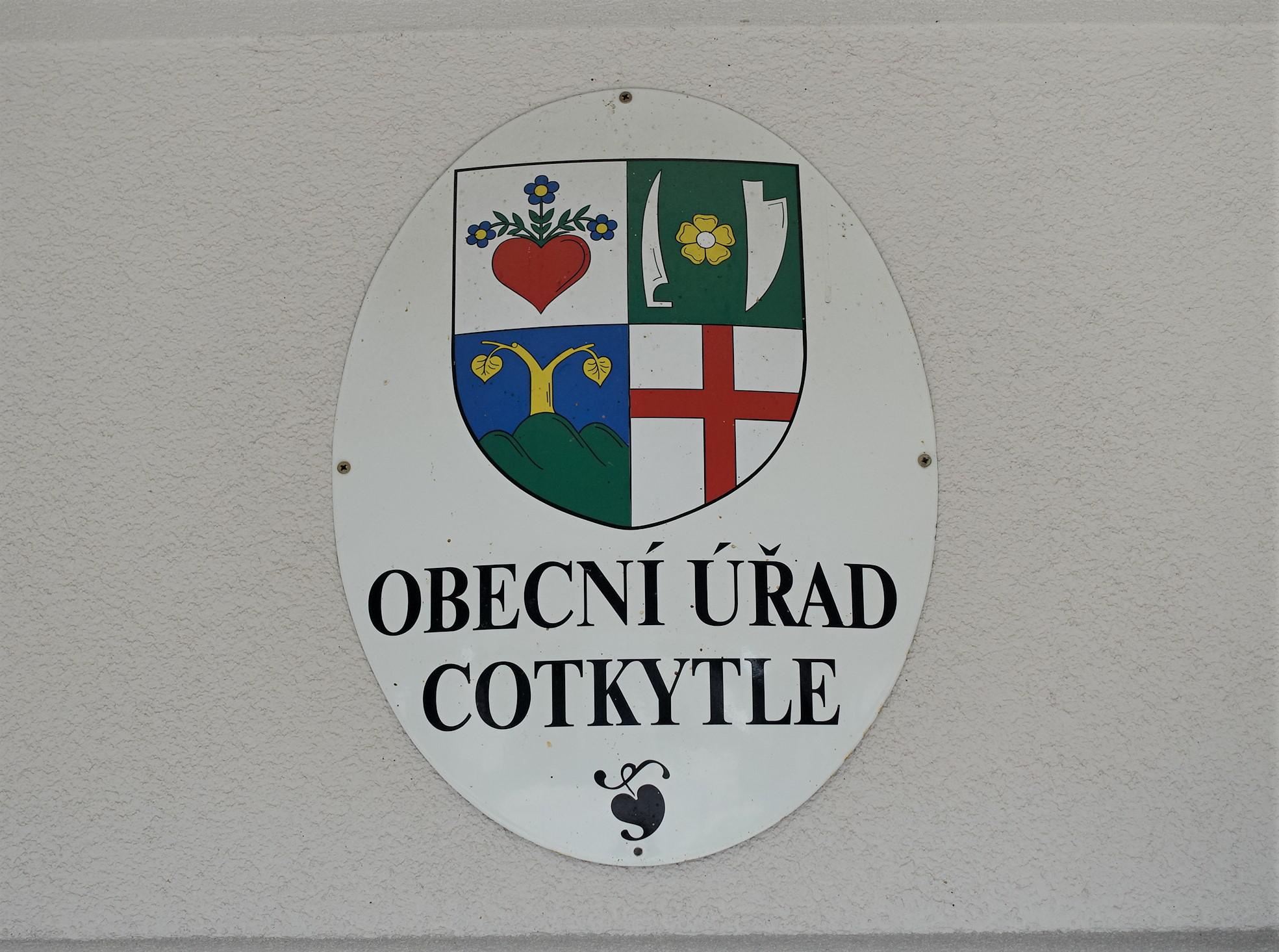 Cotkytle - obecní úřad foto 2
