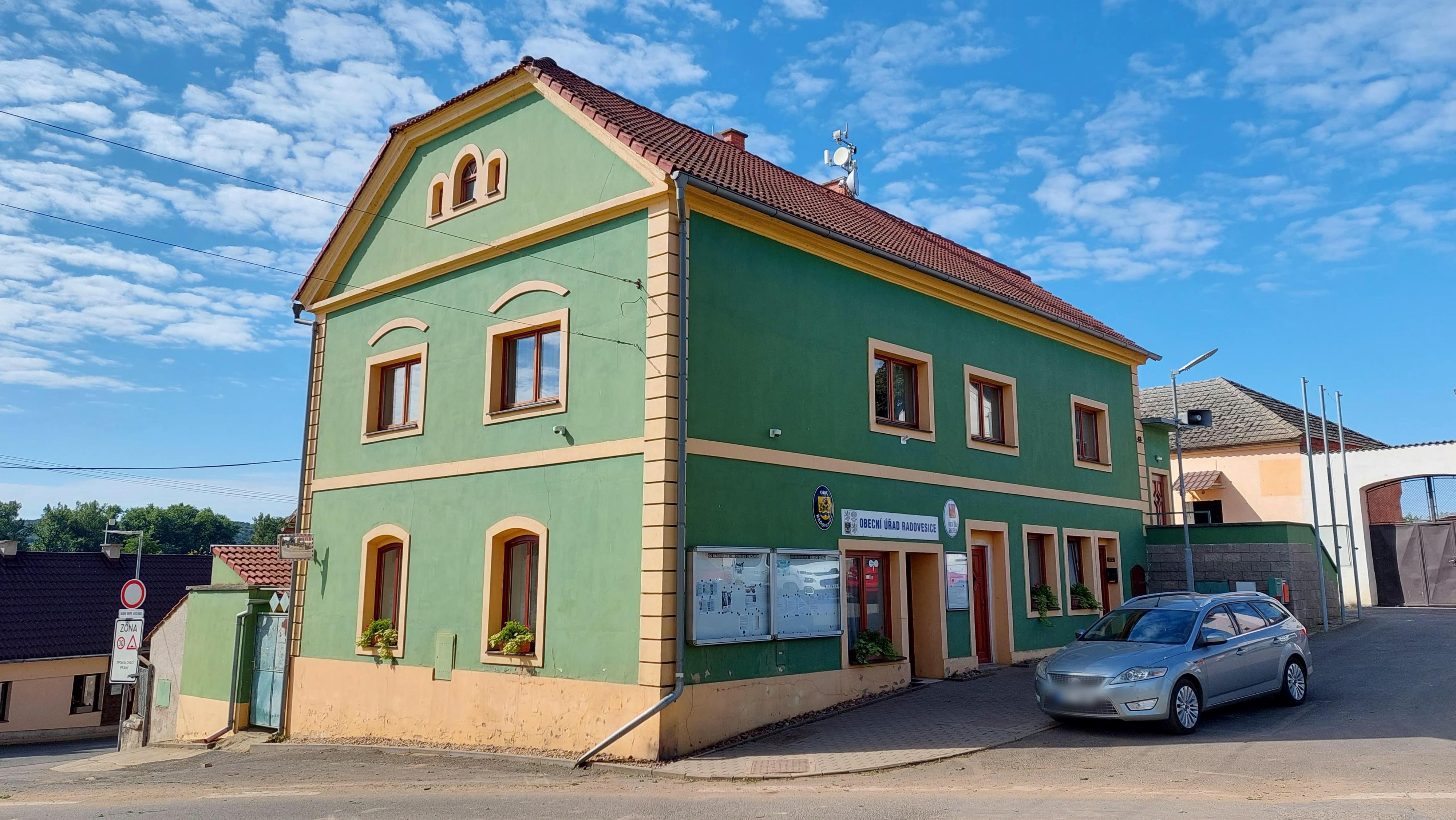 Radovesice - obecní úřad foto 5