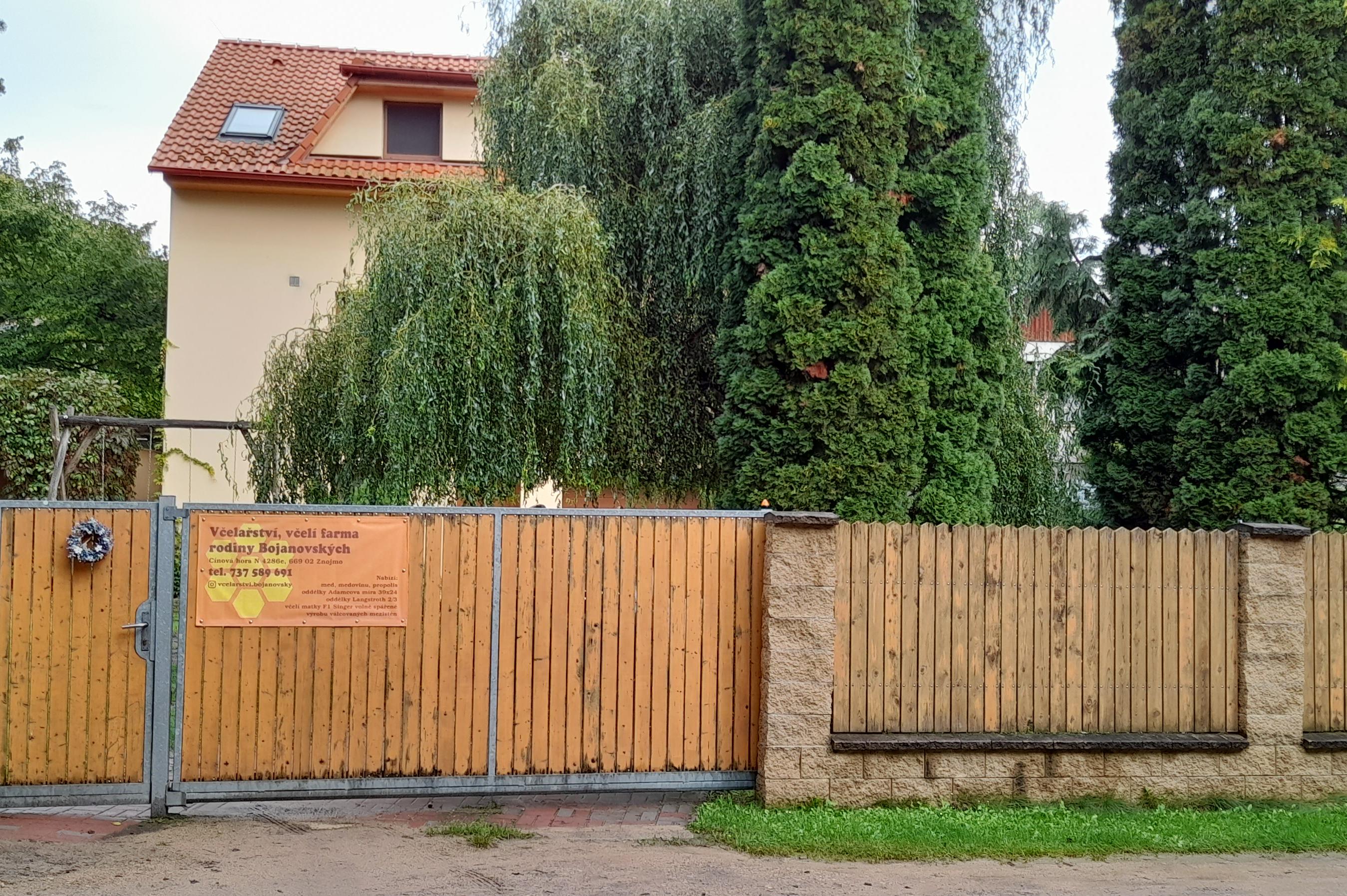 Včelařství, včelí farma Pavel Bojanovský