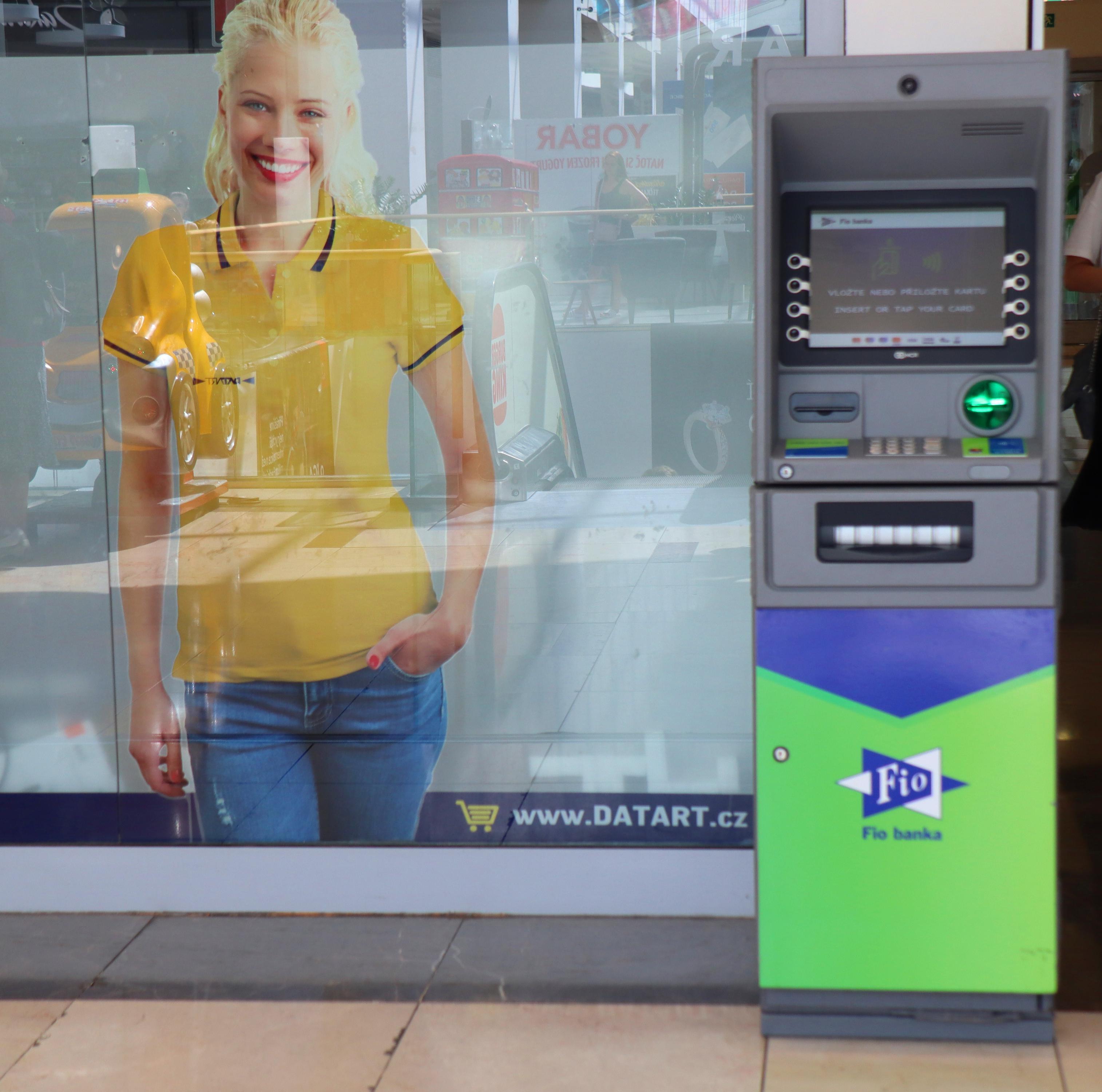 Fio banka – bankomat foto 3