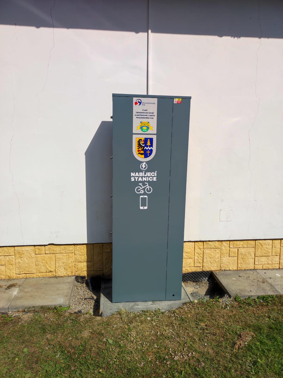 Nabíjecí stanice pro elektrokola a mobilní zařízení foto 4