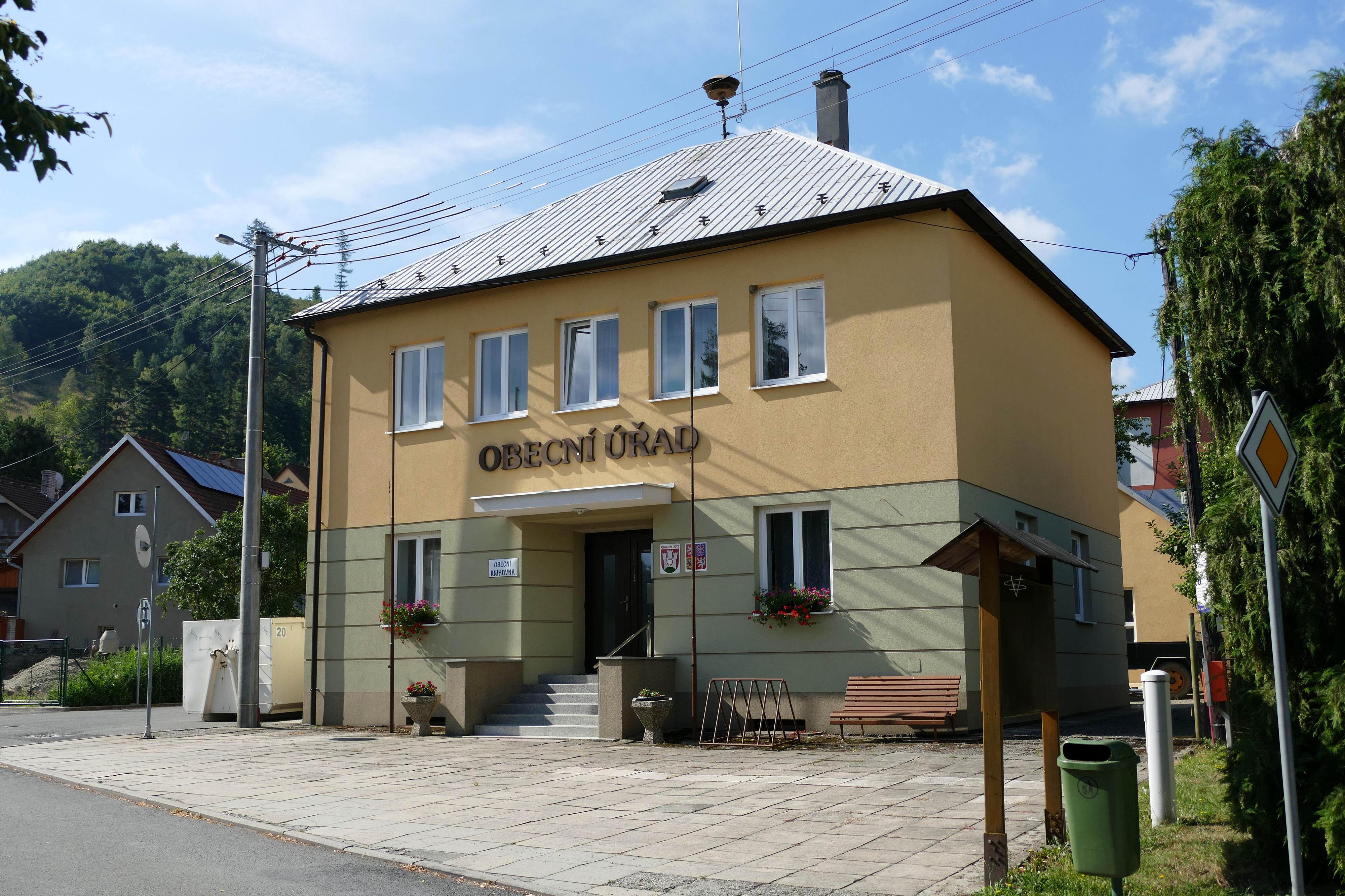 Podhradní Lhota - obecní úřad