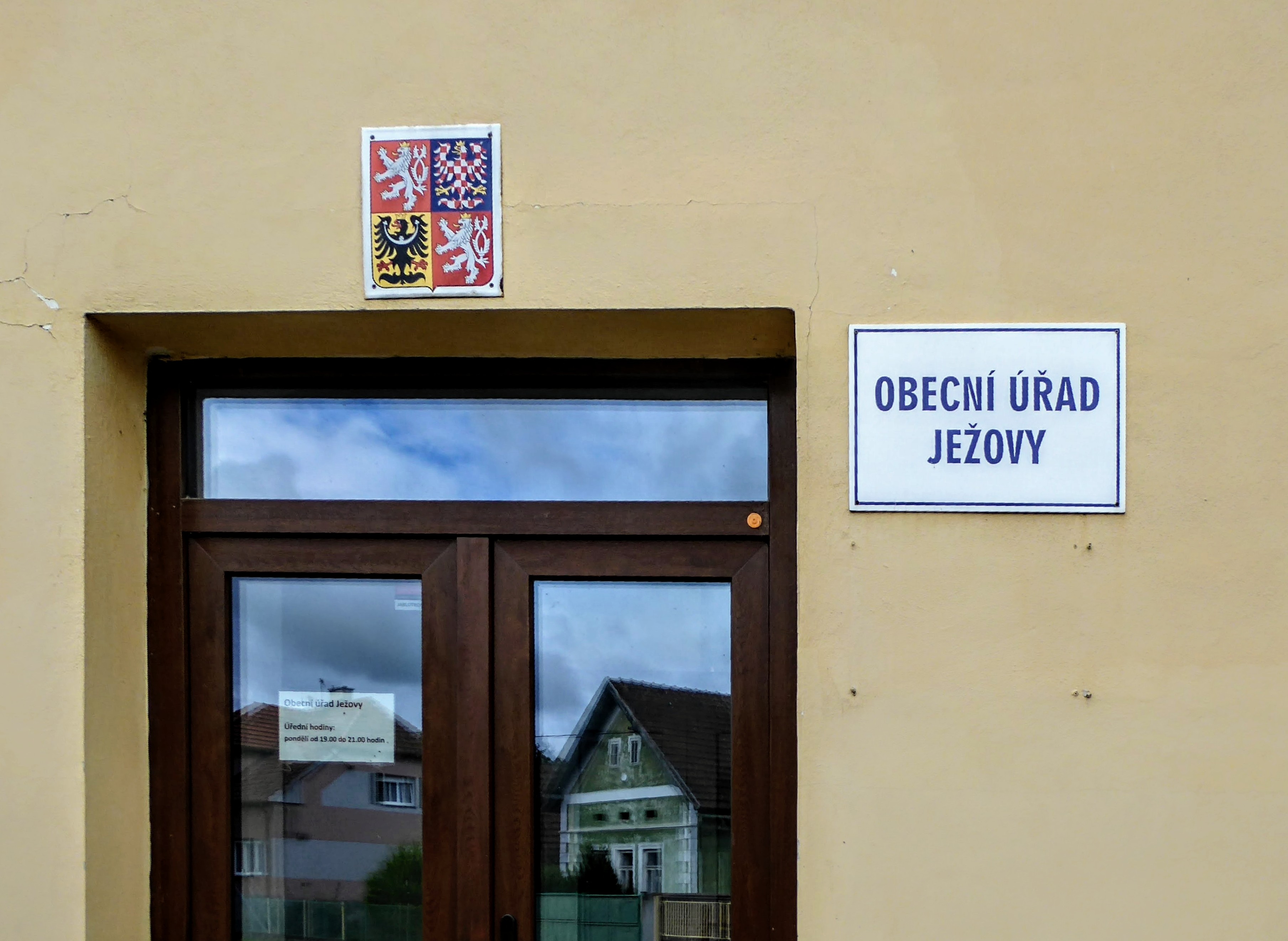 Ježovy - obecní úřad foto 2