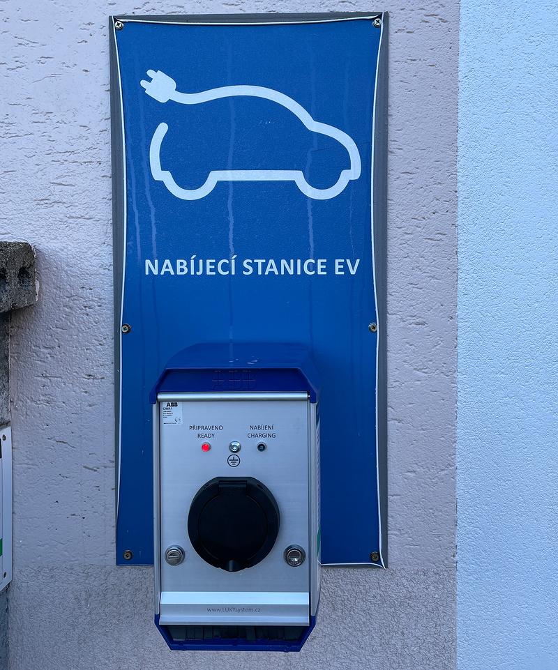 LUKY system spol. s.r.o. - nabíjecí stanice foto 2