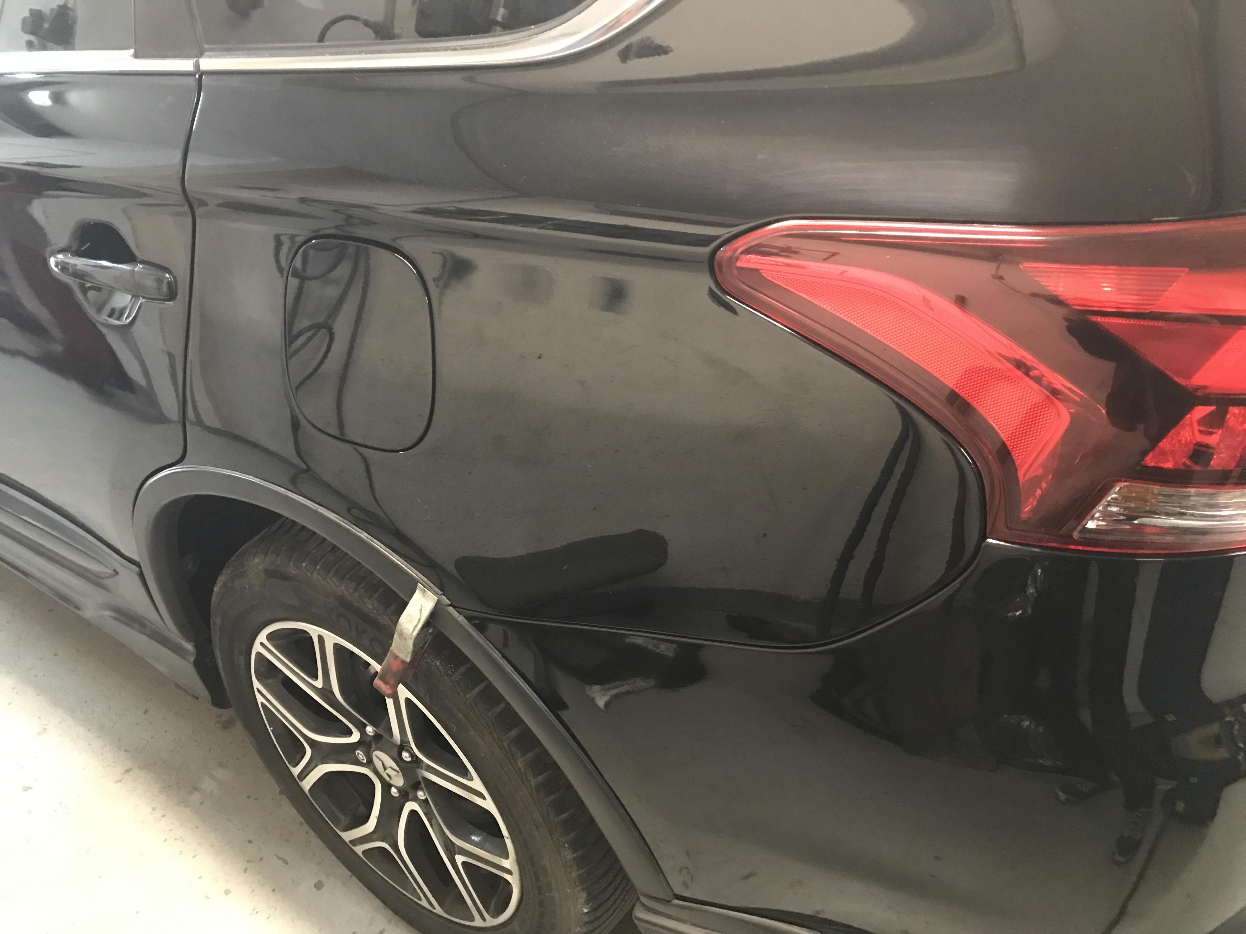 René Zahradníček - Opravy karoserií foto 3