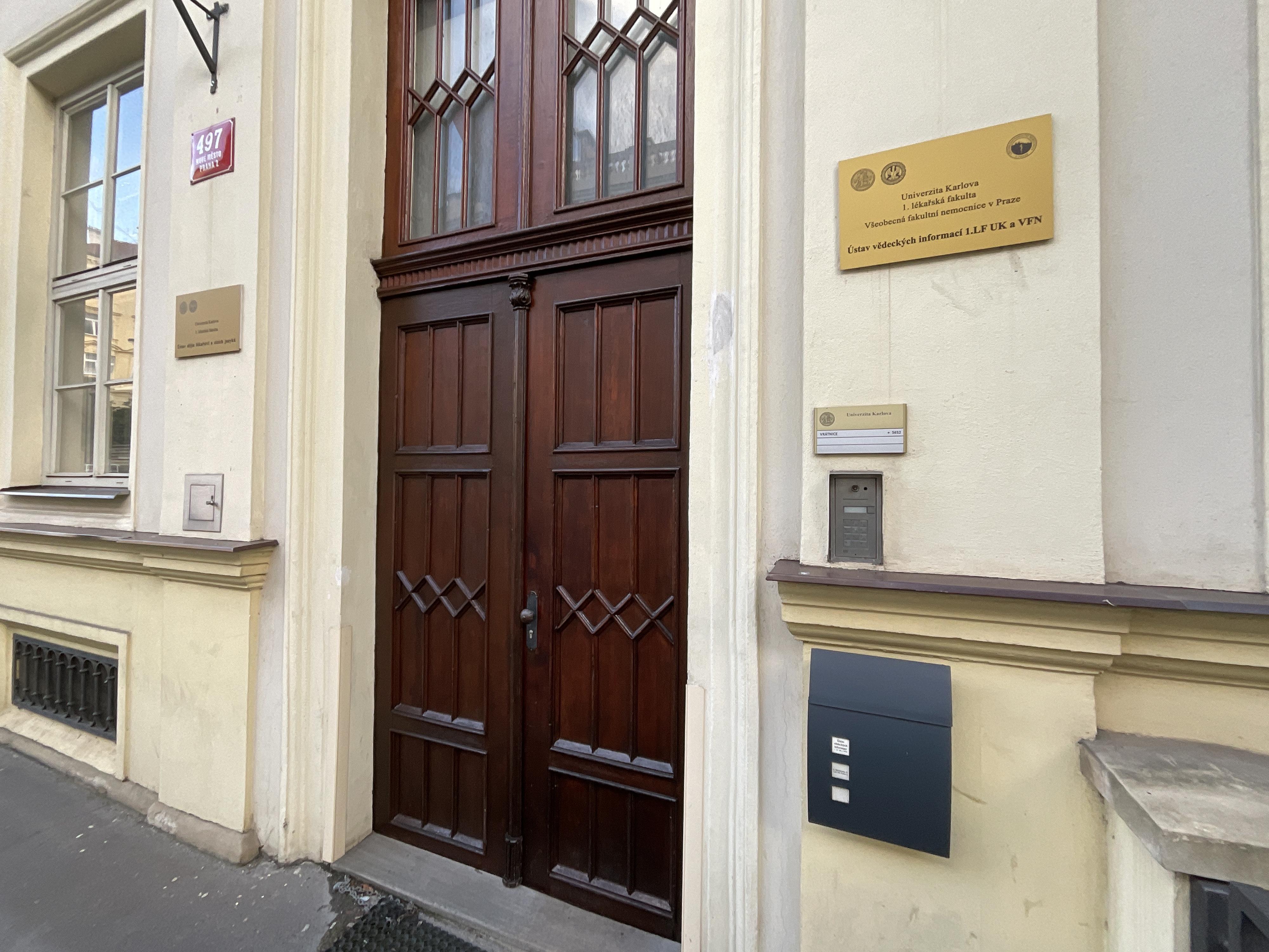 Ústav vědeckých informací 1. LF a VFN - Univerzita Karlova foto 2