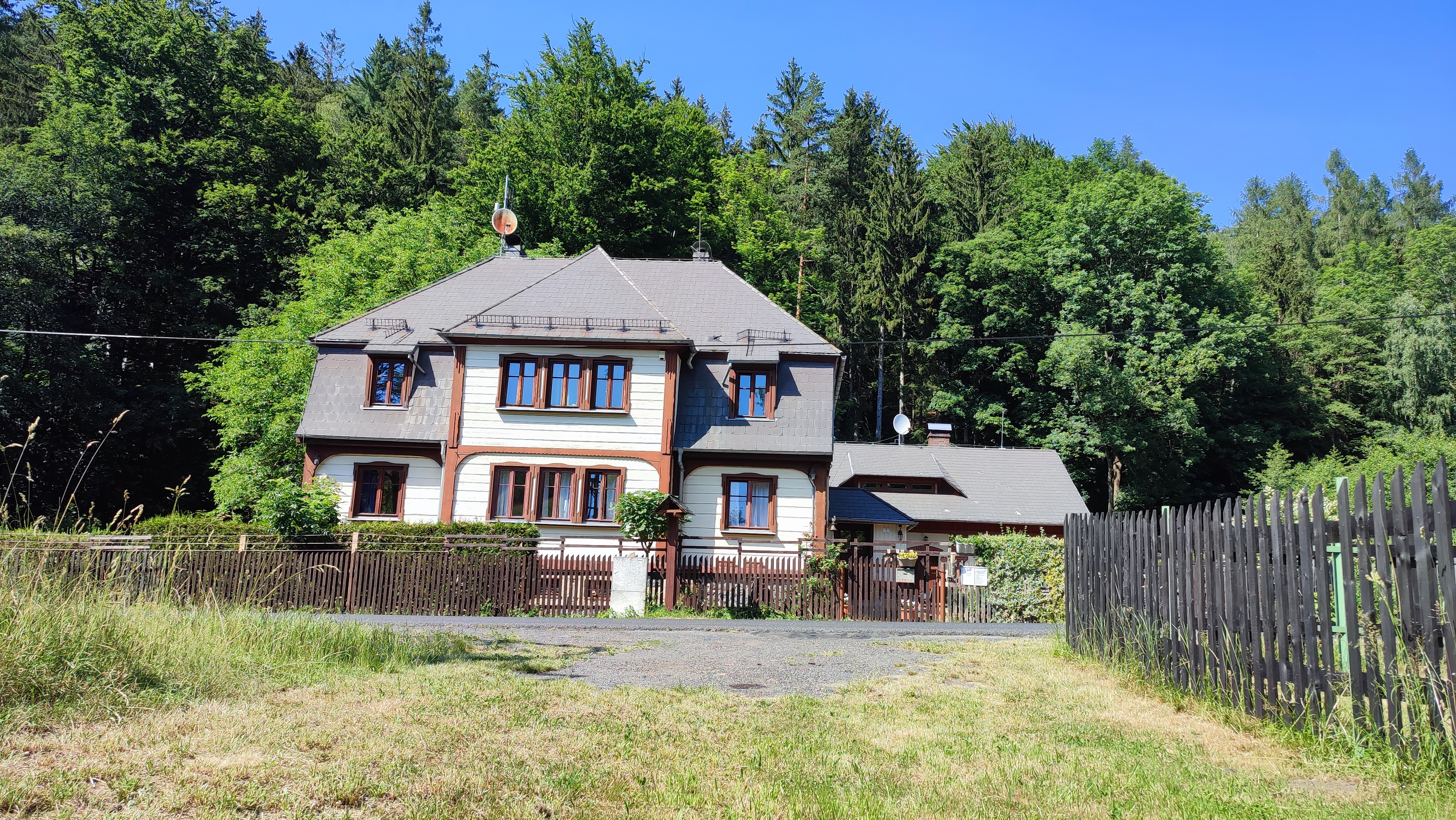 Pronájem apartmánů a Domu s verandou v Chřibské