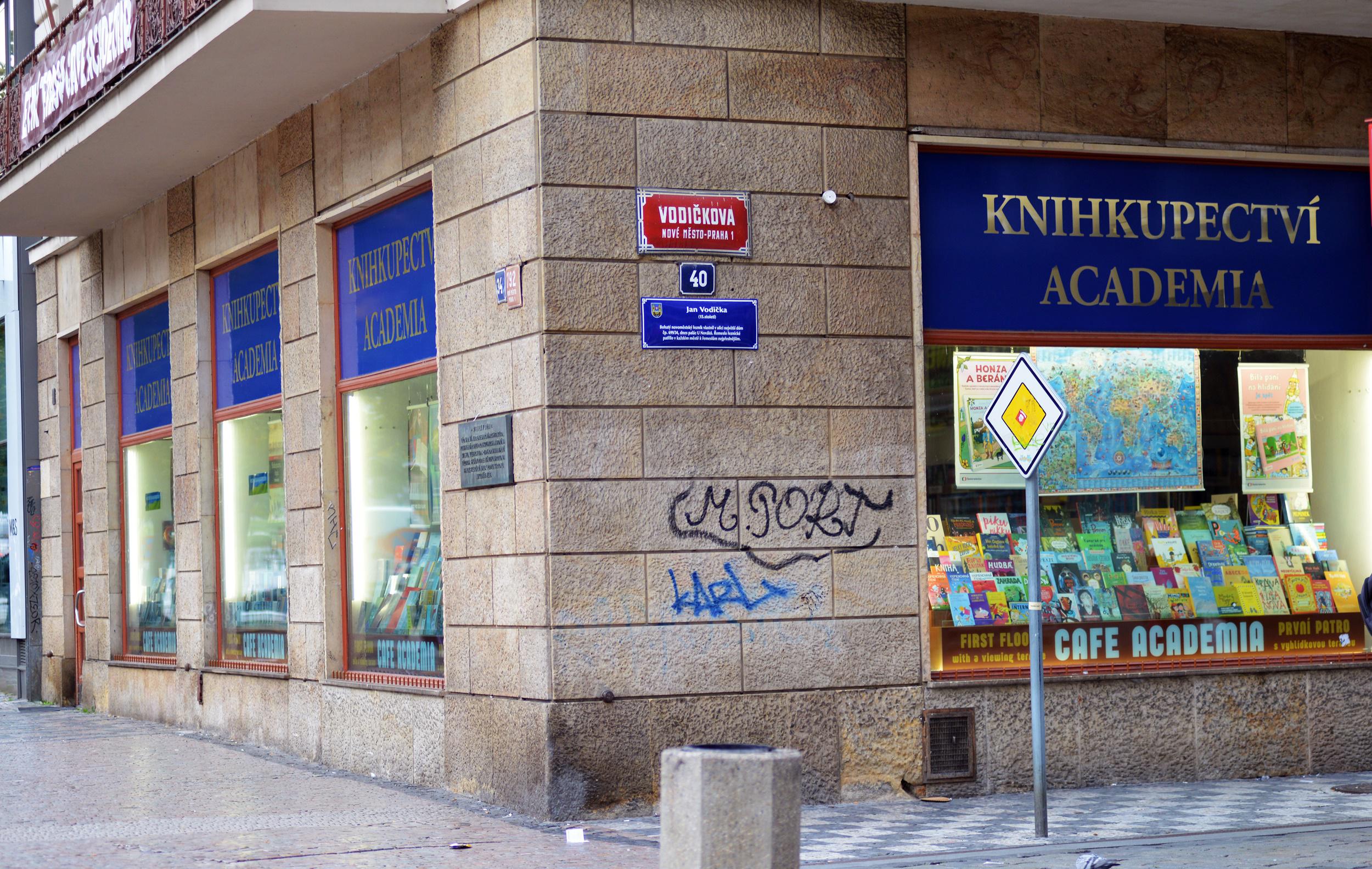 Knihkupectví Academia foto 2