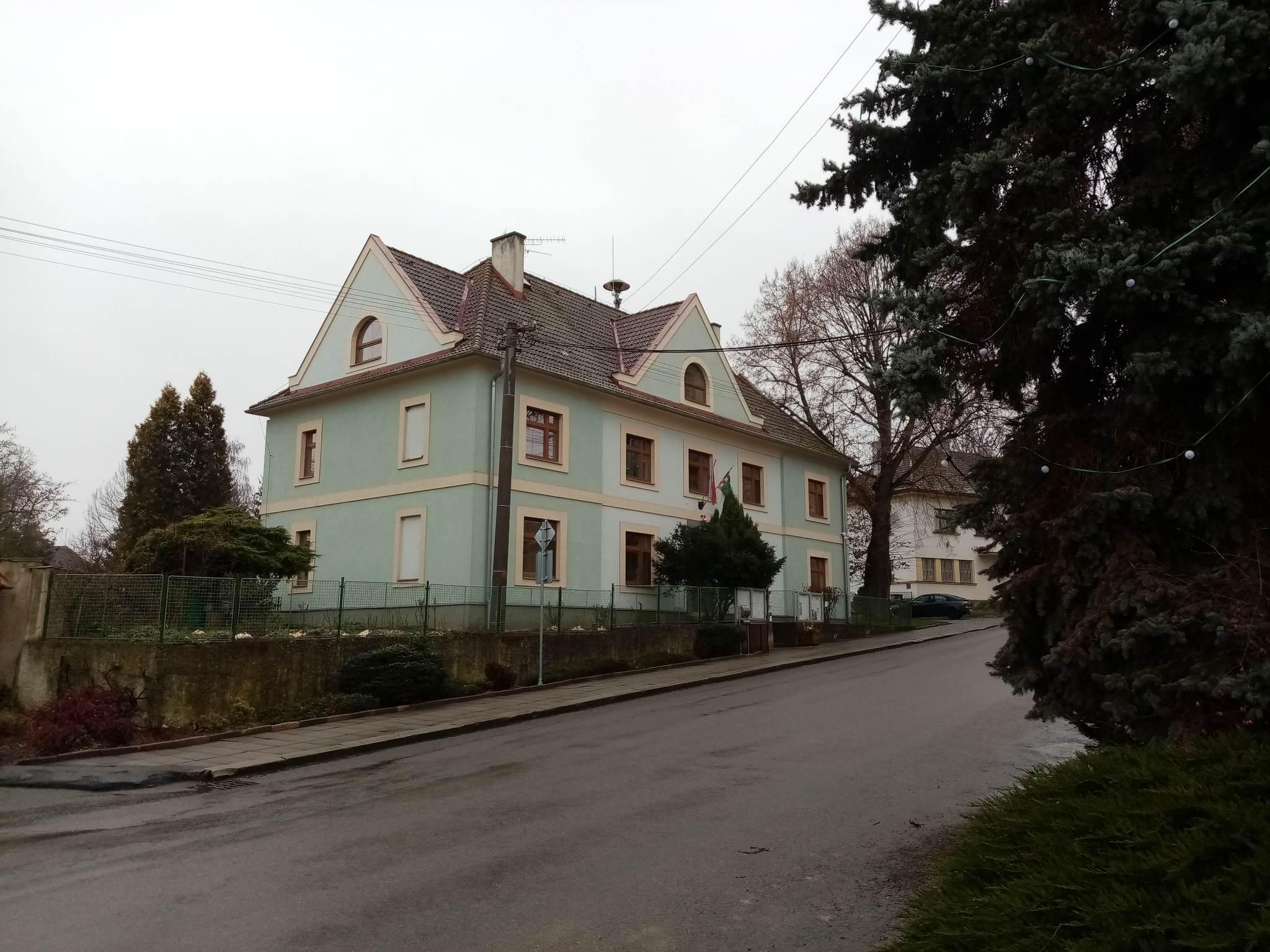 Hořiněves - obecní úřad foto 3
