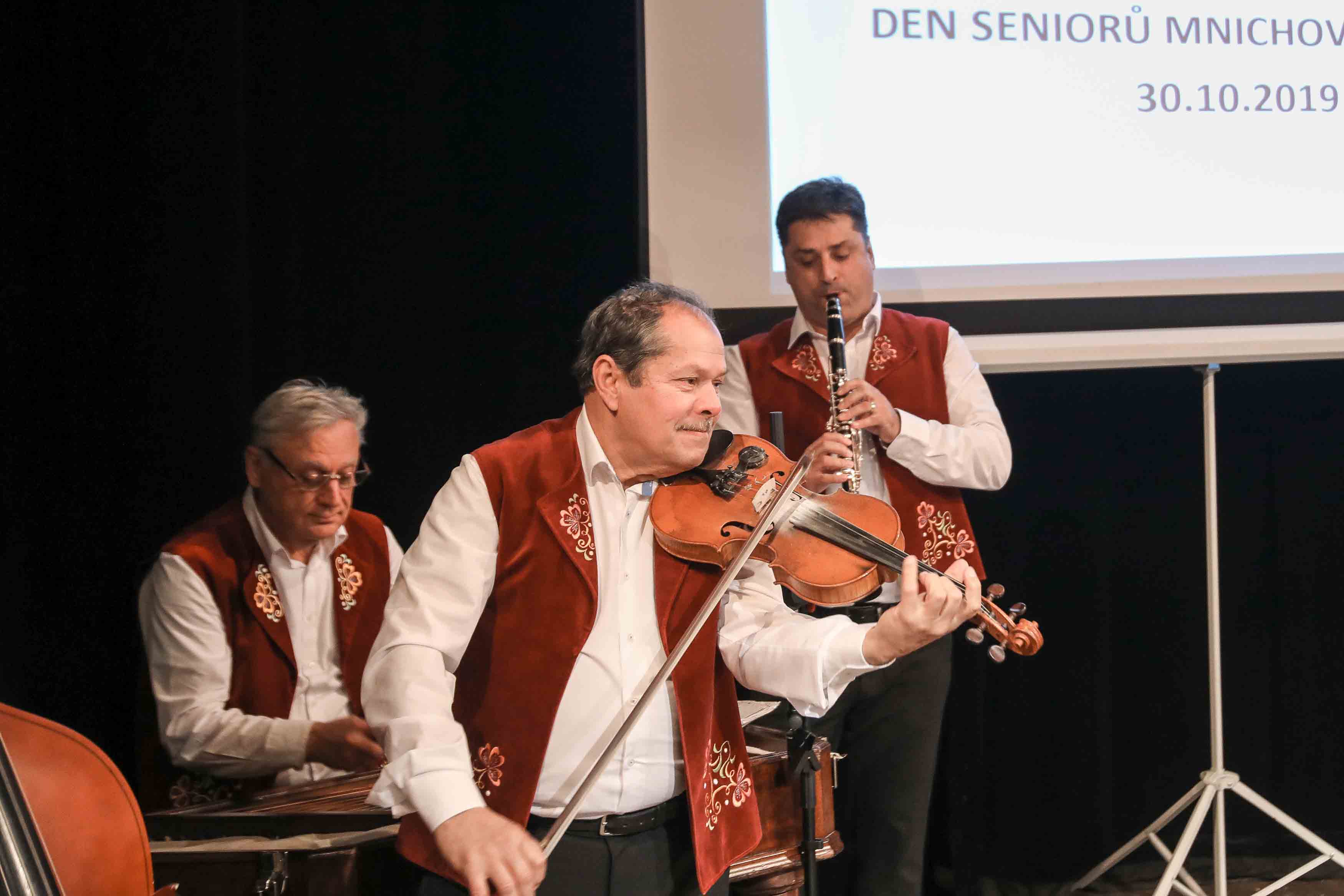 Cimbálová muzika Miroslava Kotlára foto 2