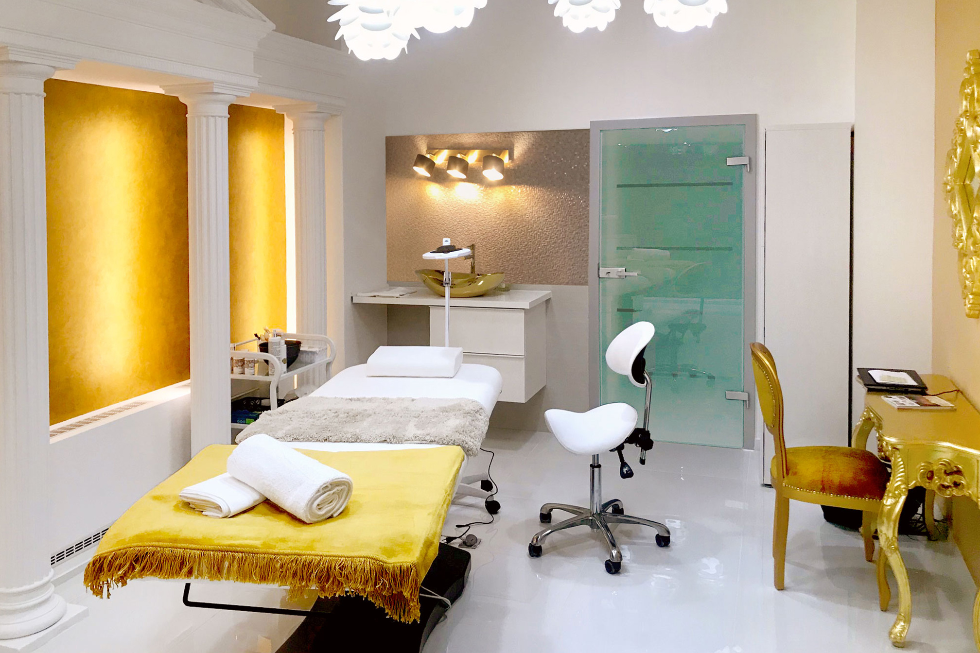 CARL`S Beauty Center Vřídelní foto 2