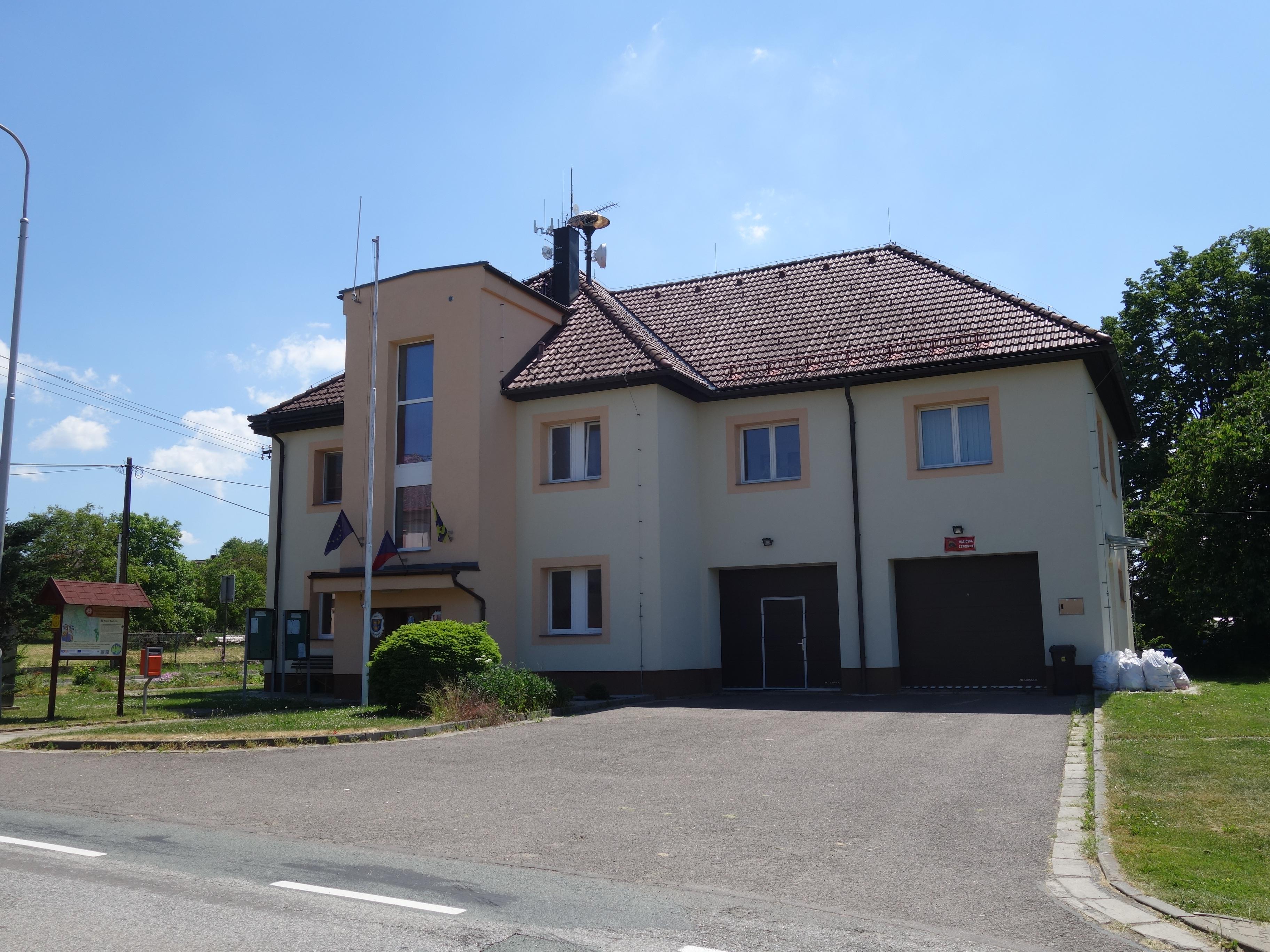 Bačetín - obecní úřad foto 2